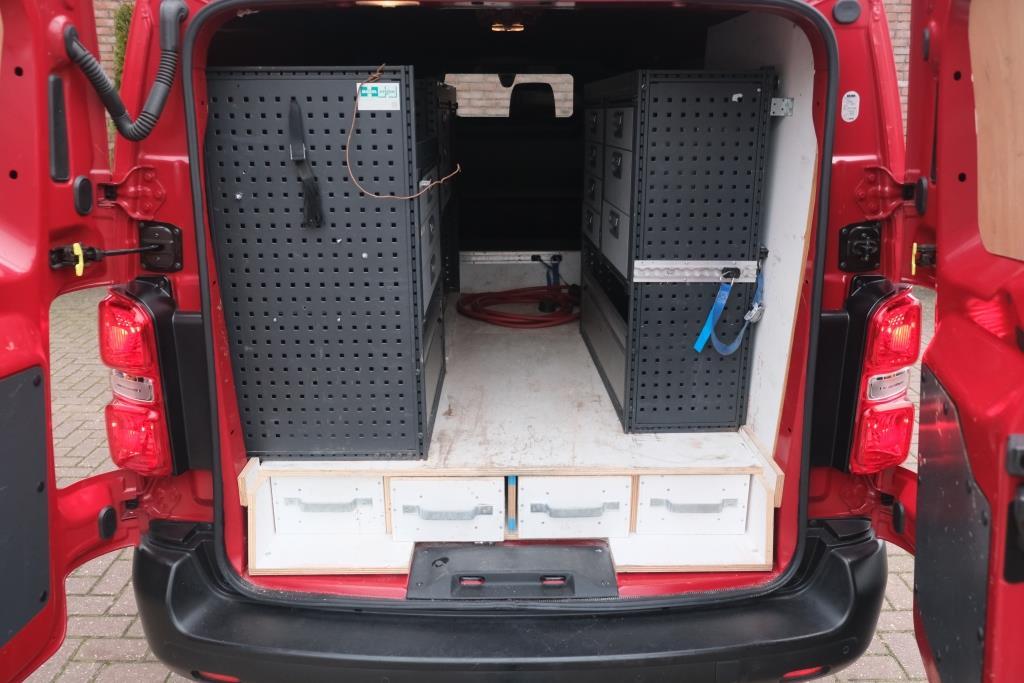 Peugeot e-Expert 75 kWh 136pk Standard Premium | 3 Zits | Navi | App-Connect | Airco | Cruise | PDC | Trekhaak afbeelding 23