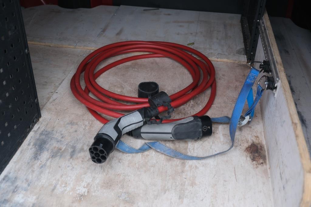 Peugeot e-Expert 75 kWh 136pk Standard Premium | 3 Zits | Navi | App-Connect | Airco | Cruise | PDC | Trekhaak afbeelding 24