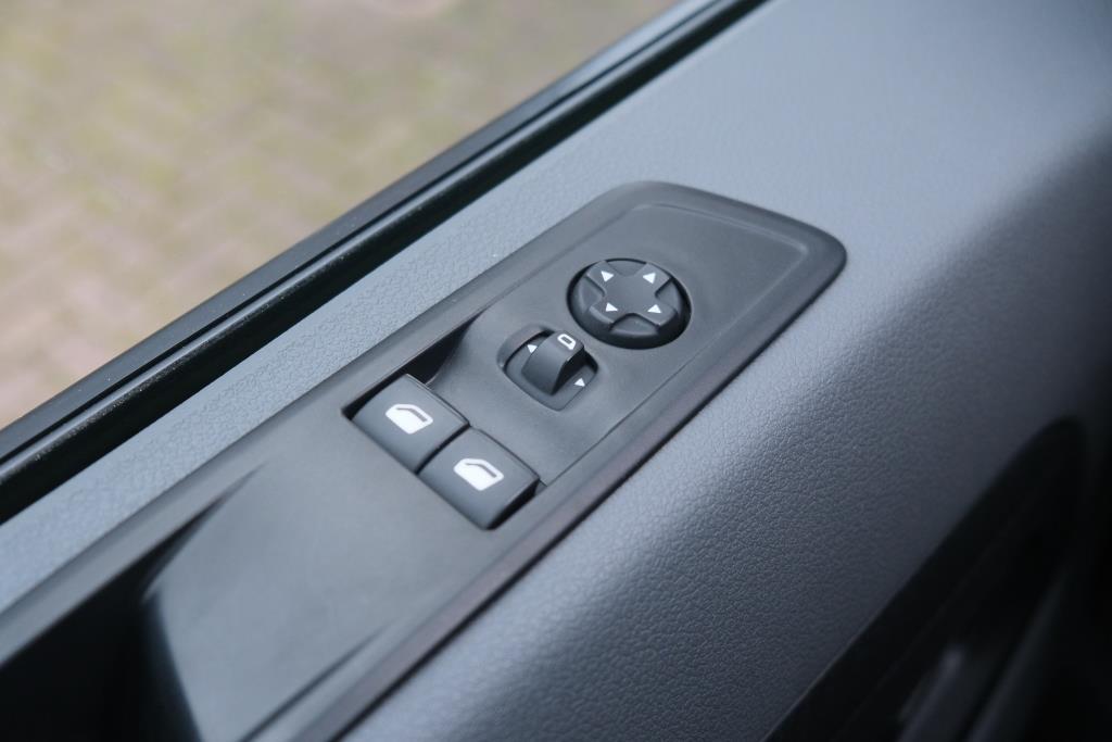 Peugeot e-Expert 75 kWh 136pk Standard Premium SOH 92.9% | 3 Zits | Navi | App-Connect | Airco | Cruise | PDC | Trekhaak afbeelding 14