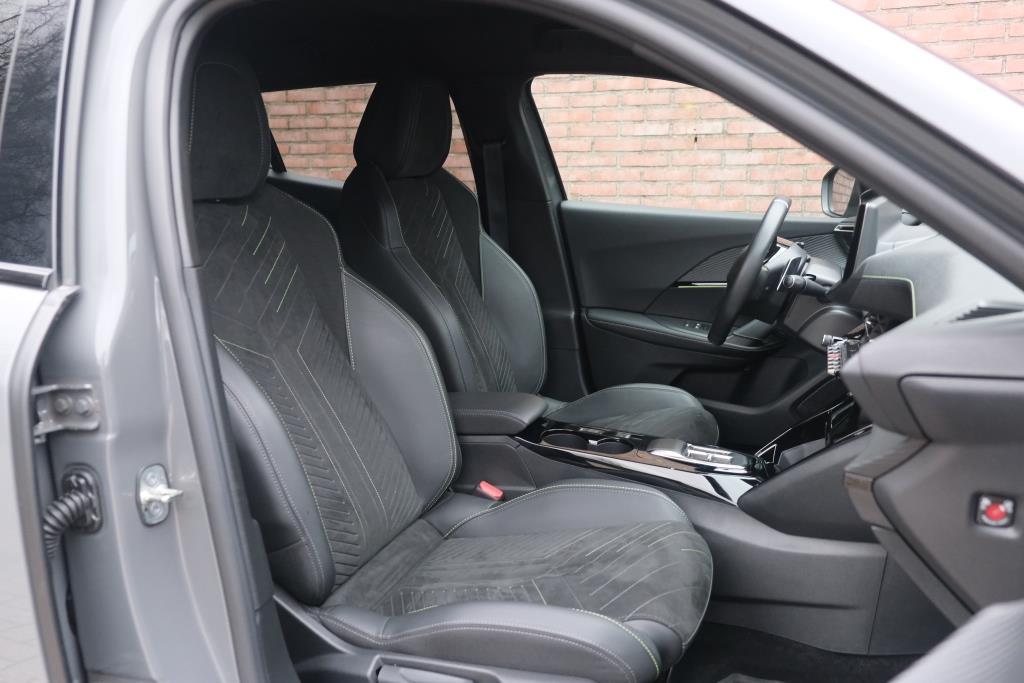 Peugeot 2008 1.2 PureTech 130pk EAT8 GT Pack | Navi | App Connect | Adaptive Cruise | Keyless | Alcantara | Camera | PDC afbeelding 6