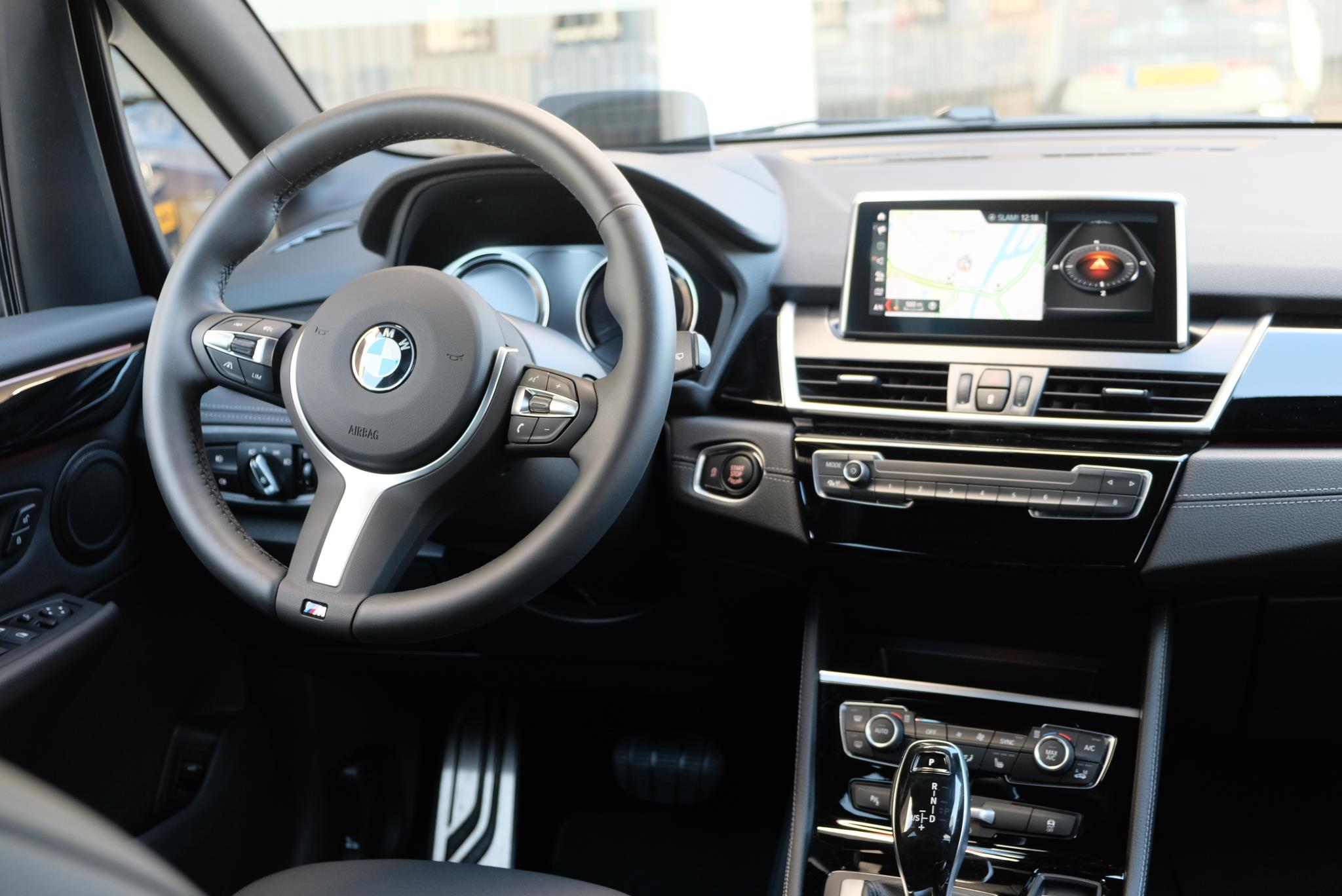 BMW 2 Serie 220i 192pk Aut. Active Tourer M Sport | Navi | Full LED | Panoramadak | Head-up Display | Camera | Climate afbeelding 6