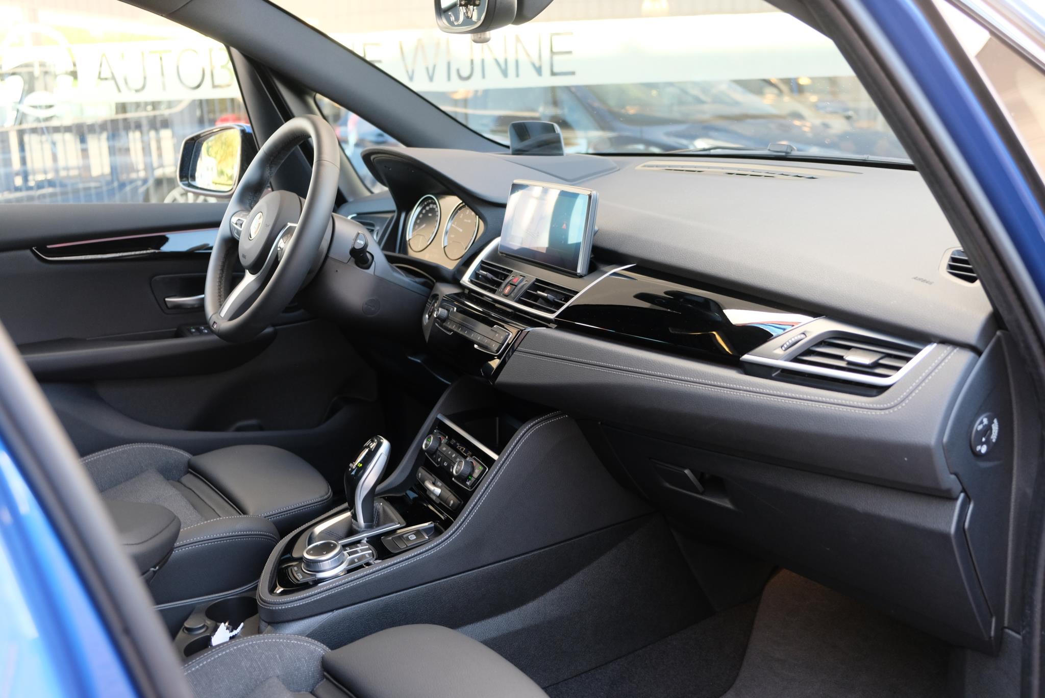 BMW 2 Serie 220i 192pk Aut. Active Tourer M Sport | Navi | Full LED | Panoramadak | Head-up Display | Camera | Climate afbeelding 7