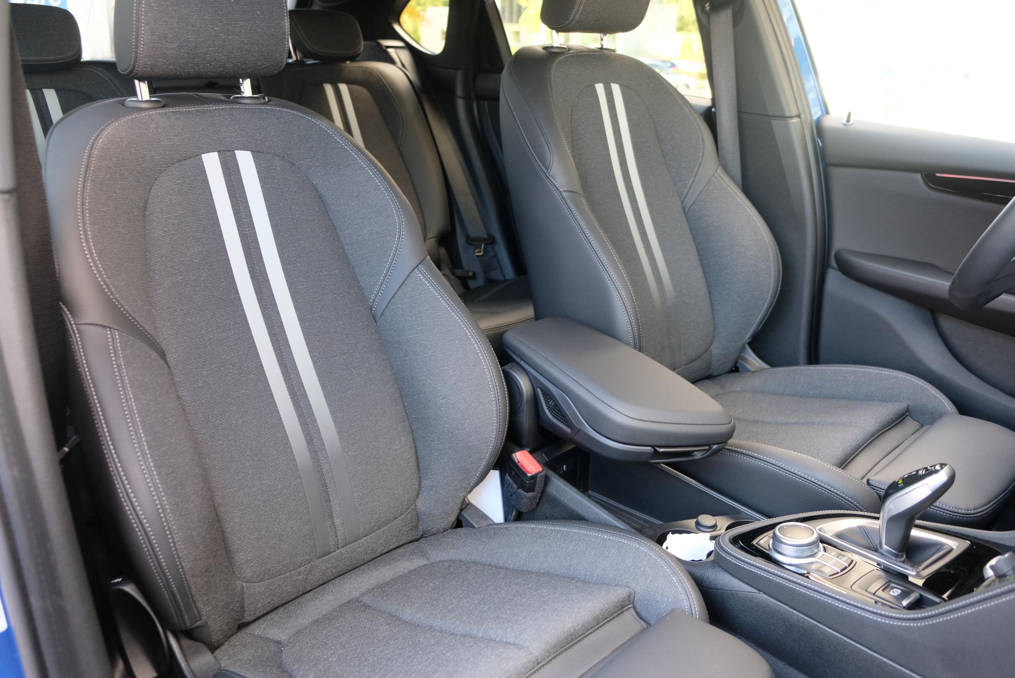 BMW 2 Serie 220i 192pk Aut. Active Tourer M Sport | Navi | Full LED | Panoramadak | Head-up Display | Camera | Climate afbeelding 8
