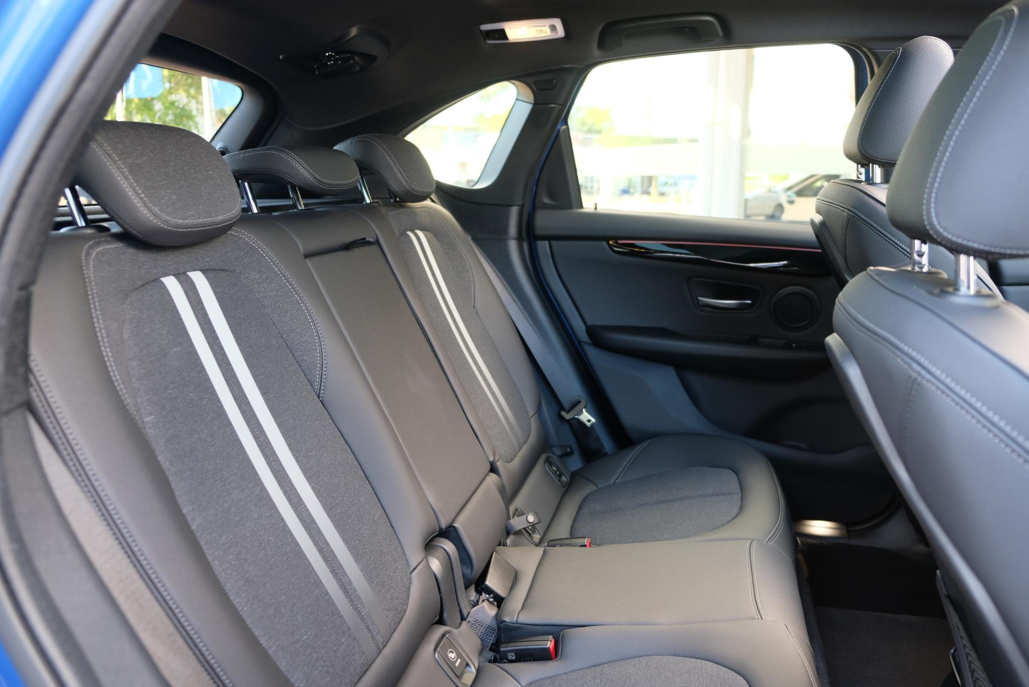 BMW 2 Serie 220i 192pk Aut. Active Tourer M Sport | Navi | Full LED | Panoramadak | Head-up Display | Camera | Climate afbeelding 9