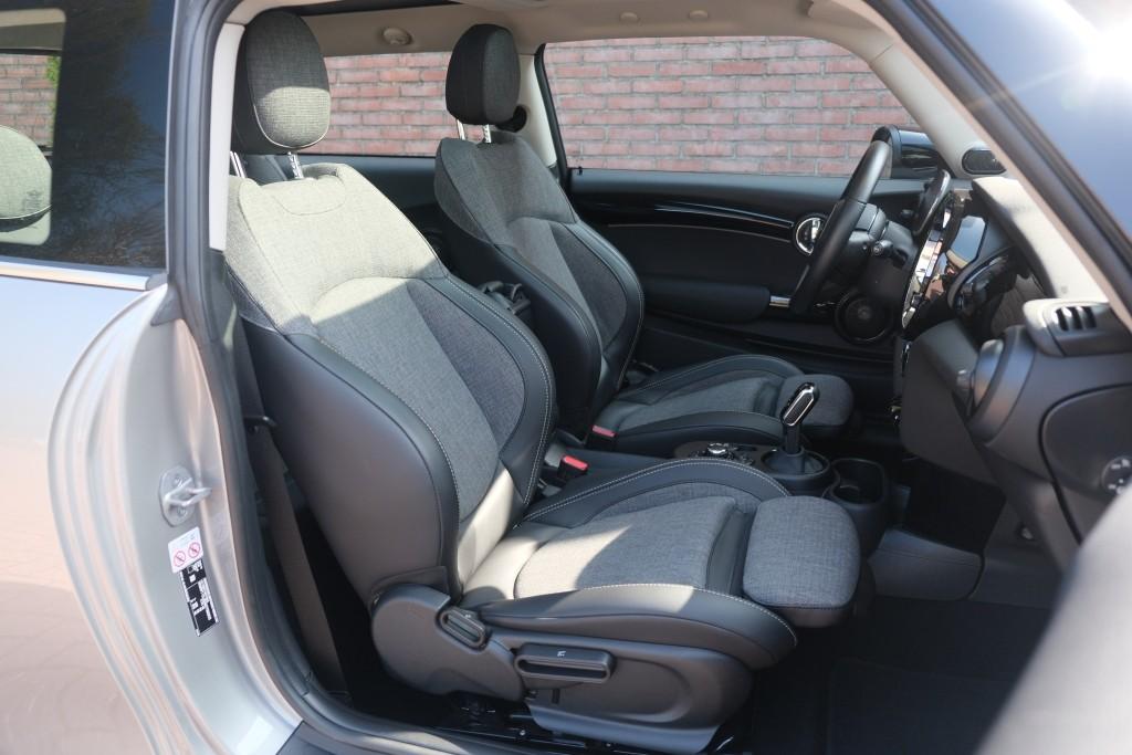 MINI Electric Cooper S 184pk 32 kWh Camden Edition | Navi | Climate | Panoramadak | Harman/kardon | Camera | Keyless | PDC afbeelding 3