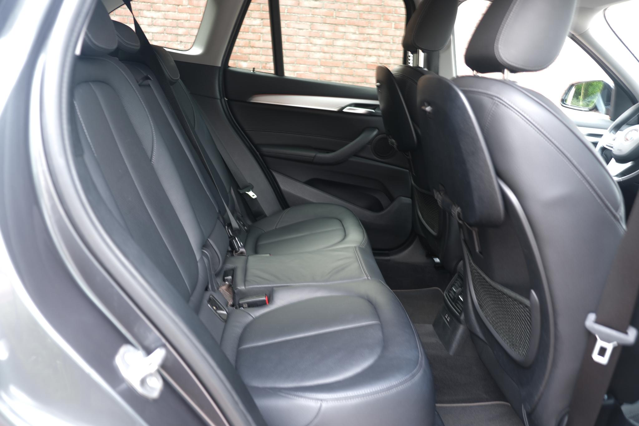 BMW X1 sDrive18i 140pk Aut. High Executive | Navi | Climate | Leder | Head-up Display | Elektrische Achterklep | Stoelverwarming | PDC afbeelding 6