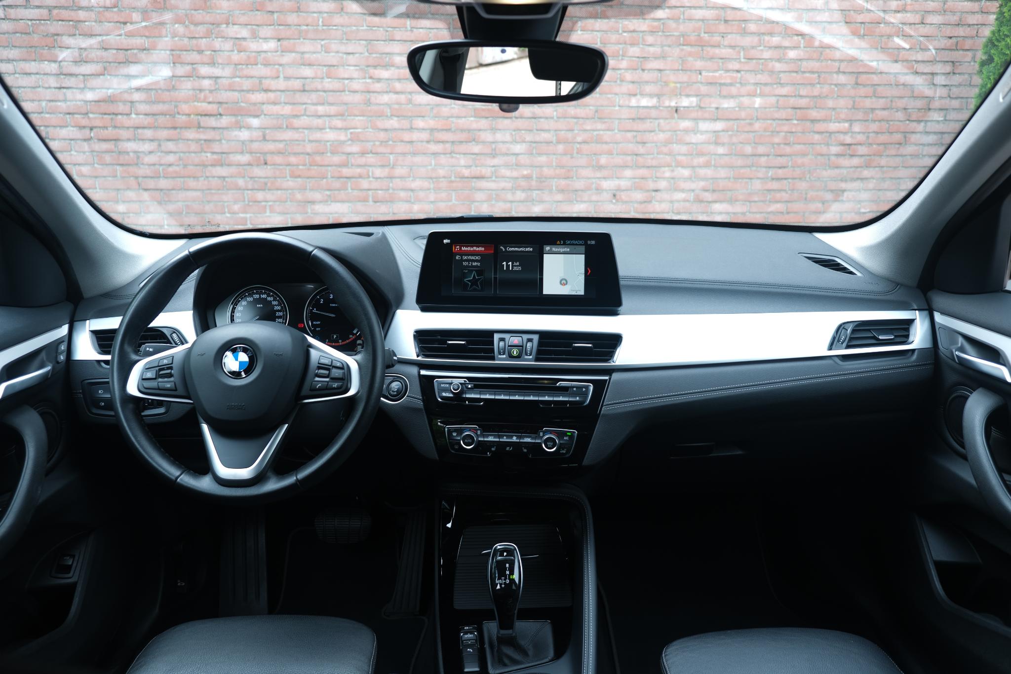 BMW X1 sDrive18i 140pk Aut. High Executive | Navi | Climate | Leder | Head-up Display | Elektrische Achterklep | Stoelverwarming | PDC afbeelding 8