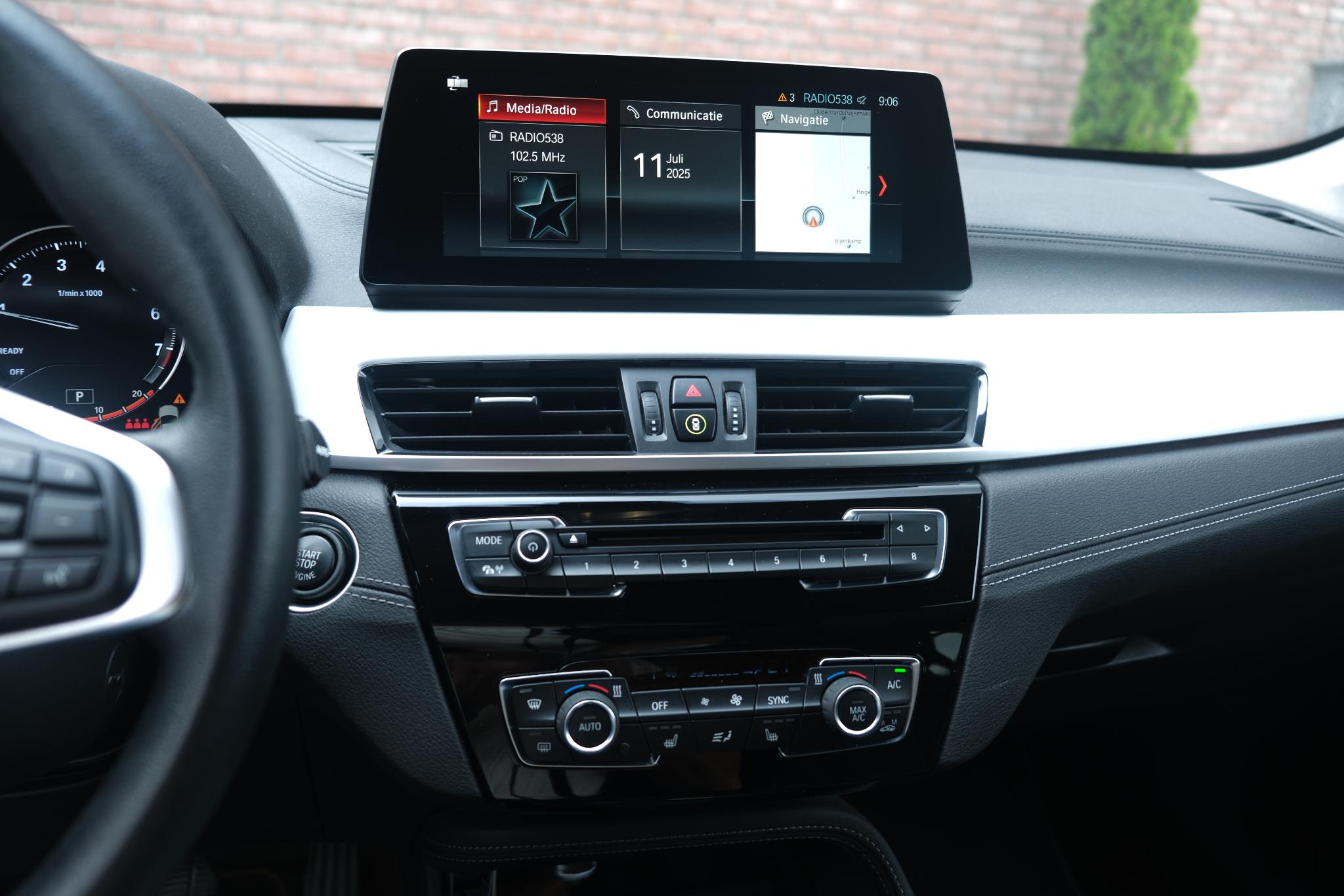 BMW X1 sDrive18i 140pk Aut. High Executive | Navi | Climate | Leder | Head-up Display | Elektrische Achterklep | Stoelverwarming | PDC afbeelding 13