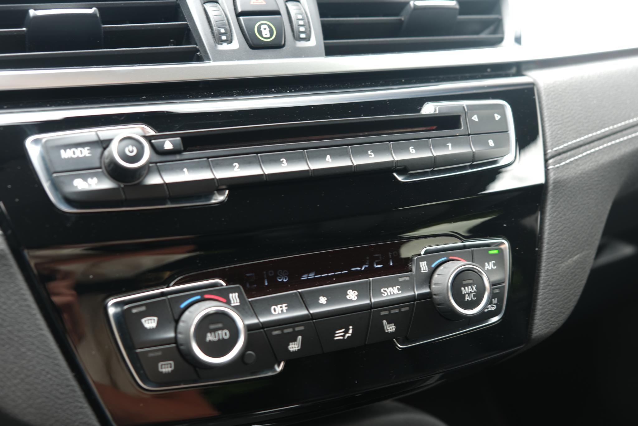 BMW X1 sDrive18i 140pk Aut. High Executive | Navi | Climate | Leder | Head-up Display | Elektrische Achterklep | Stoelverwarming | PDC afbeelding 16