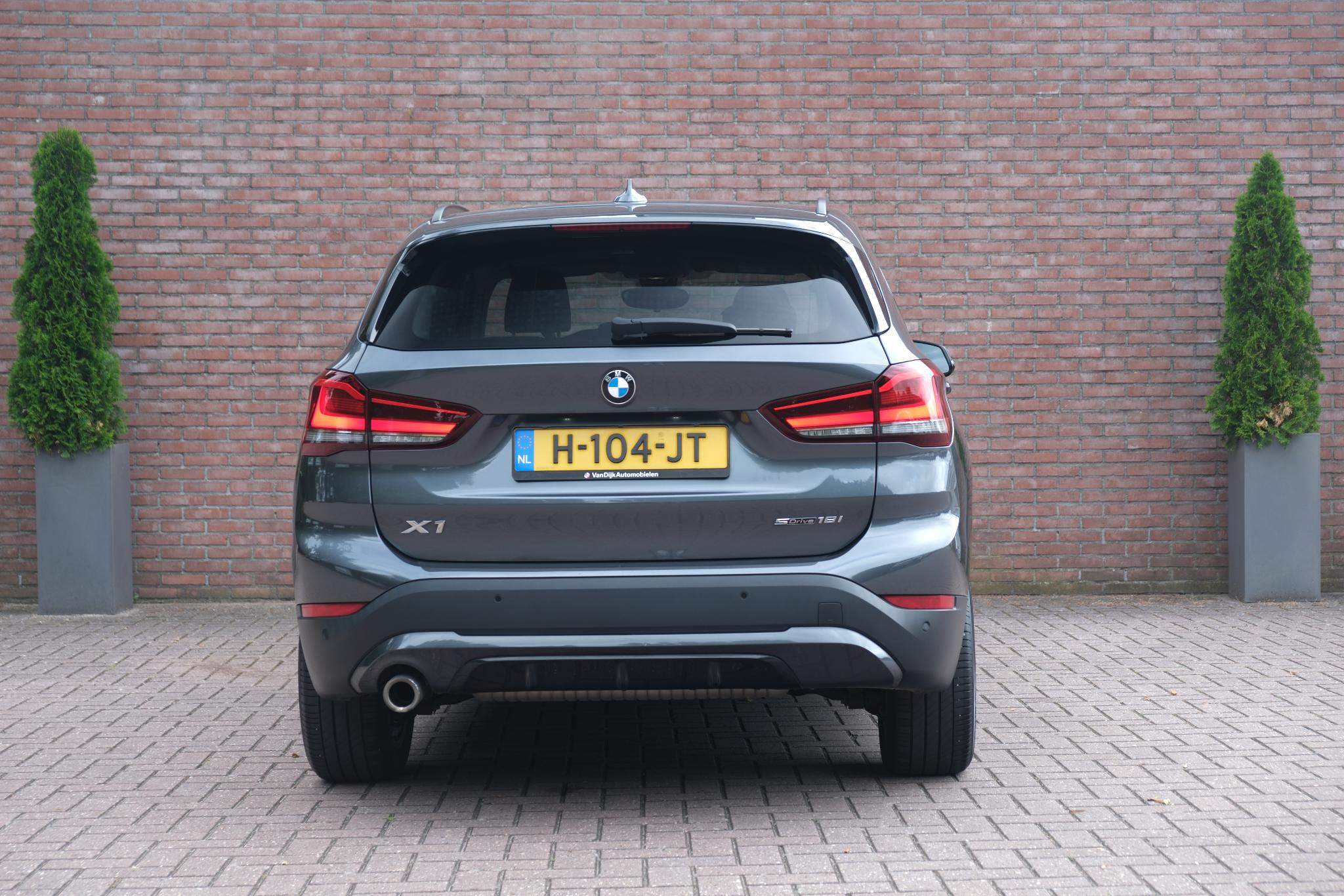 BMW X1 sDrive18i 140pk Aut. High Executive | Navi | Climate | Leder | Head-up Display | Elektrische Achterklep | Stoelverwarming | PDC afbeelding 19