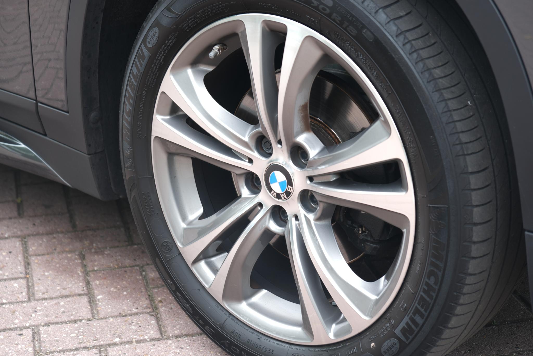 BMW X1 sDrive18i 140pk Aut. High Executive | Navi | Climate | Leder | Head-up Display | Elektrische Achterklep | Stoelverwarming | PDC afbeelding 22