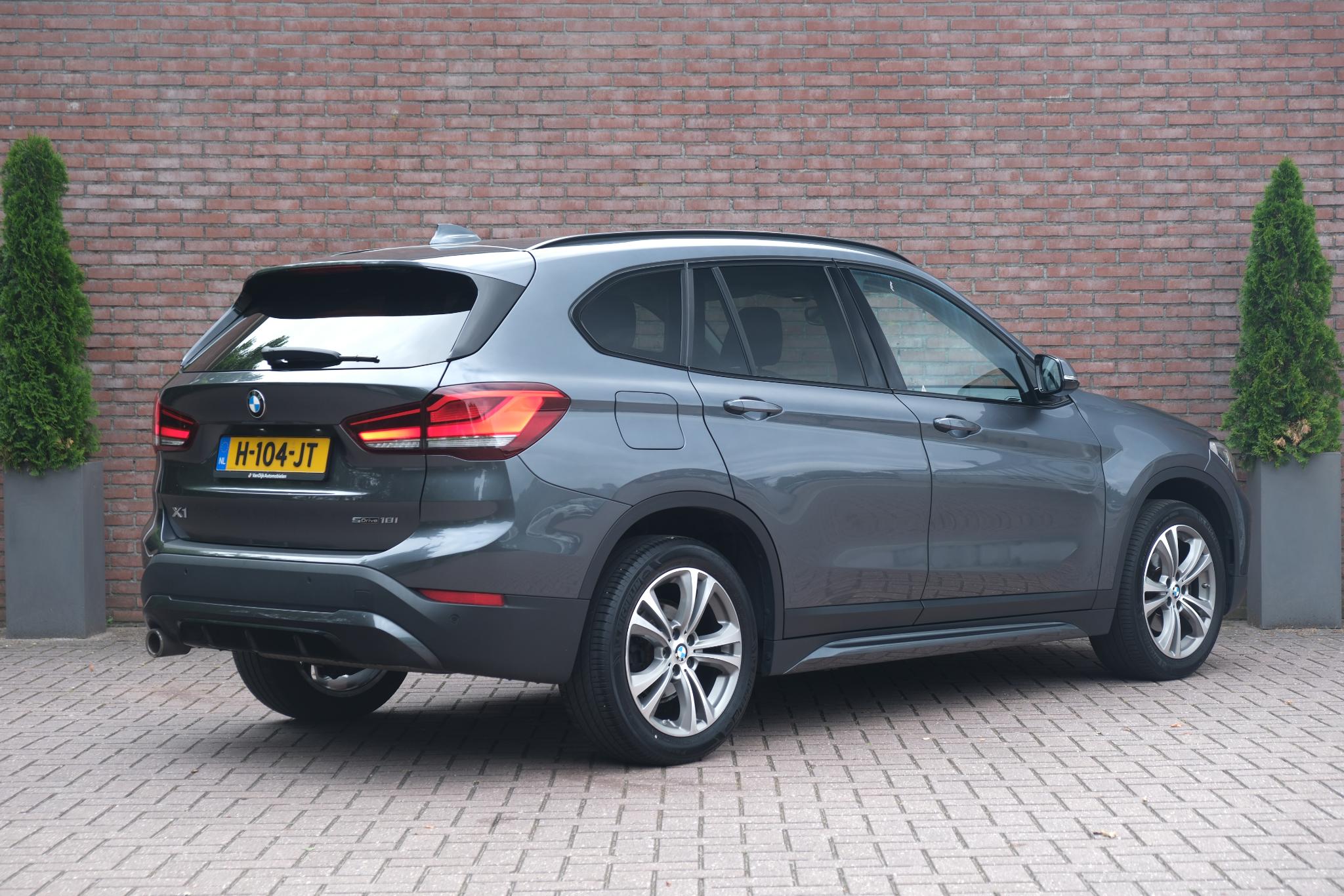 BMW X1 sDrive18i 140pk Aut. High Executive | Navi | Climate | Leder | Head-up Display | Elektrische Achterklep | Stoelverwarming | PDC afbeelding 23