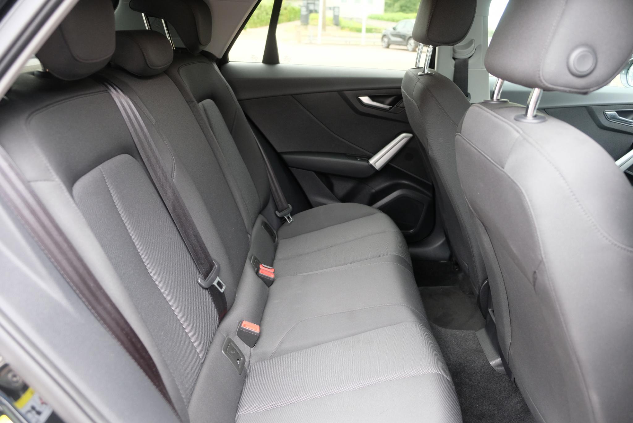 Audi Q2 35 TFSi 150pk S-Tronic S Edition | S Line | Navi | App Connect | Climate | Keyless | Elektrische Achterklep | Stoelverwarming | Camera | PDC afbeelding 10