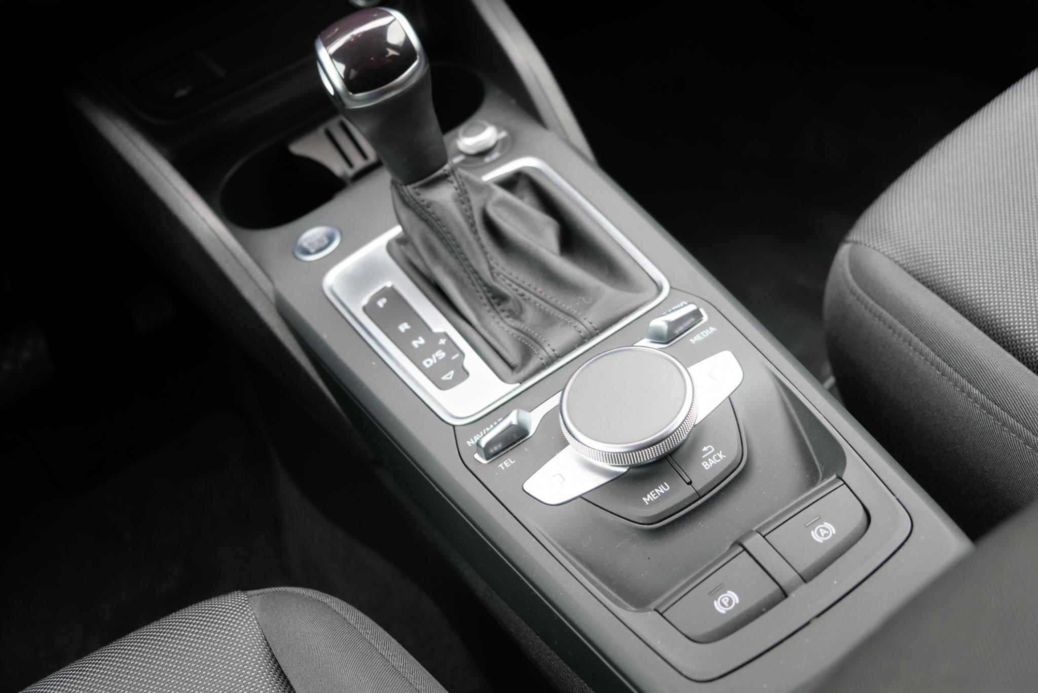 Audi Q2 35 TFSi 150pk S-Tronic S Edition | S Line | Navi | App Connect | Climate | Keyless | Elektrische Achterklep | Stoelverwarming | Camera | PDC afbeelding 15