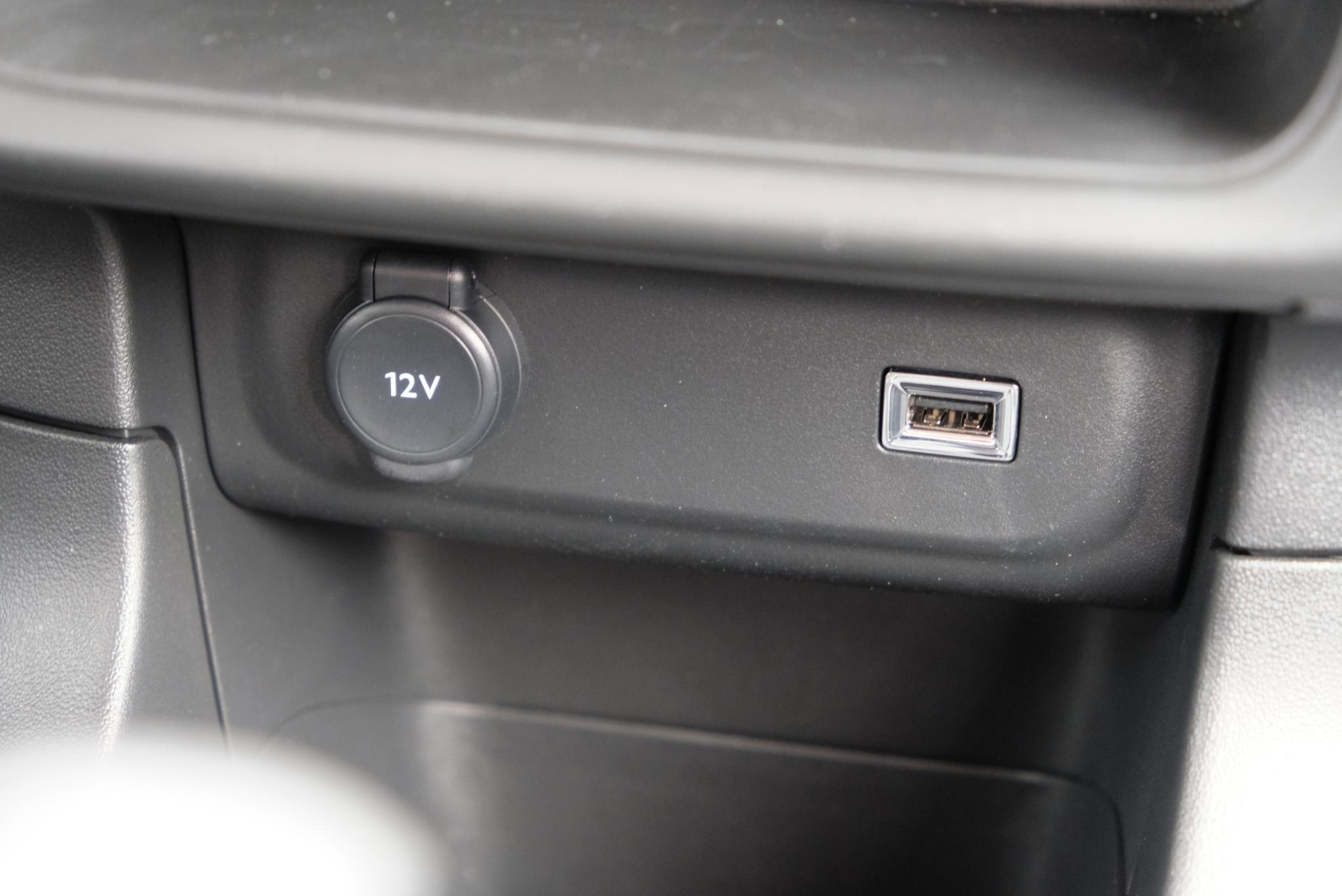 Citroën C3 1.2 PureTech 110pk Max | App Connect | Climate | Cruise | Full LED | DAB | PDC afbeelding 12