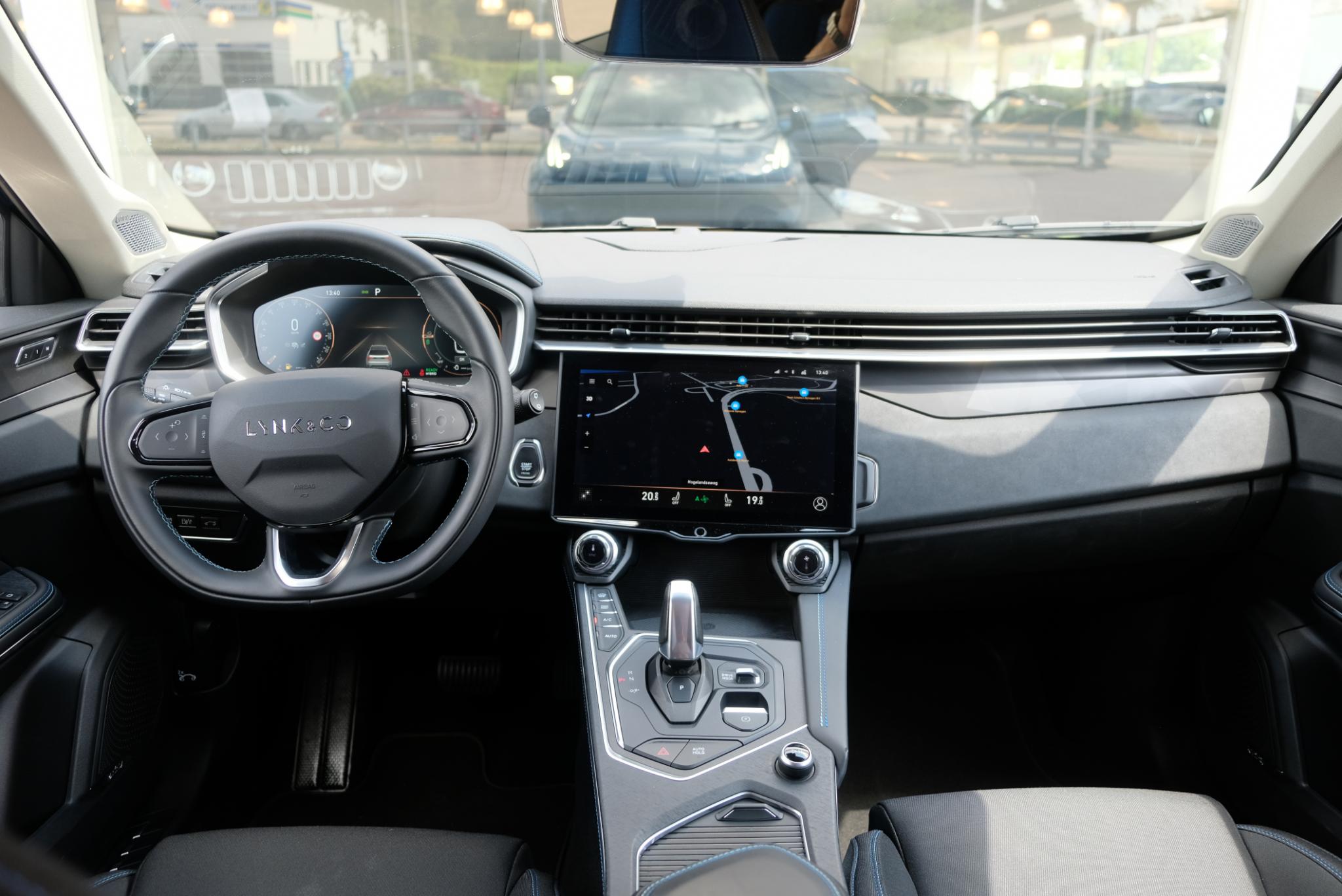 Lynk & Co 01 1.5 Plug-in Hybrid 261pk Aut. | 6,6 kWh OBC | Navi | Adaptive Cruise | 360° Camera | Panoramadak | Infinity Audio afbeelding 2