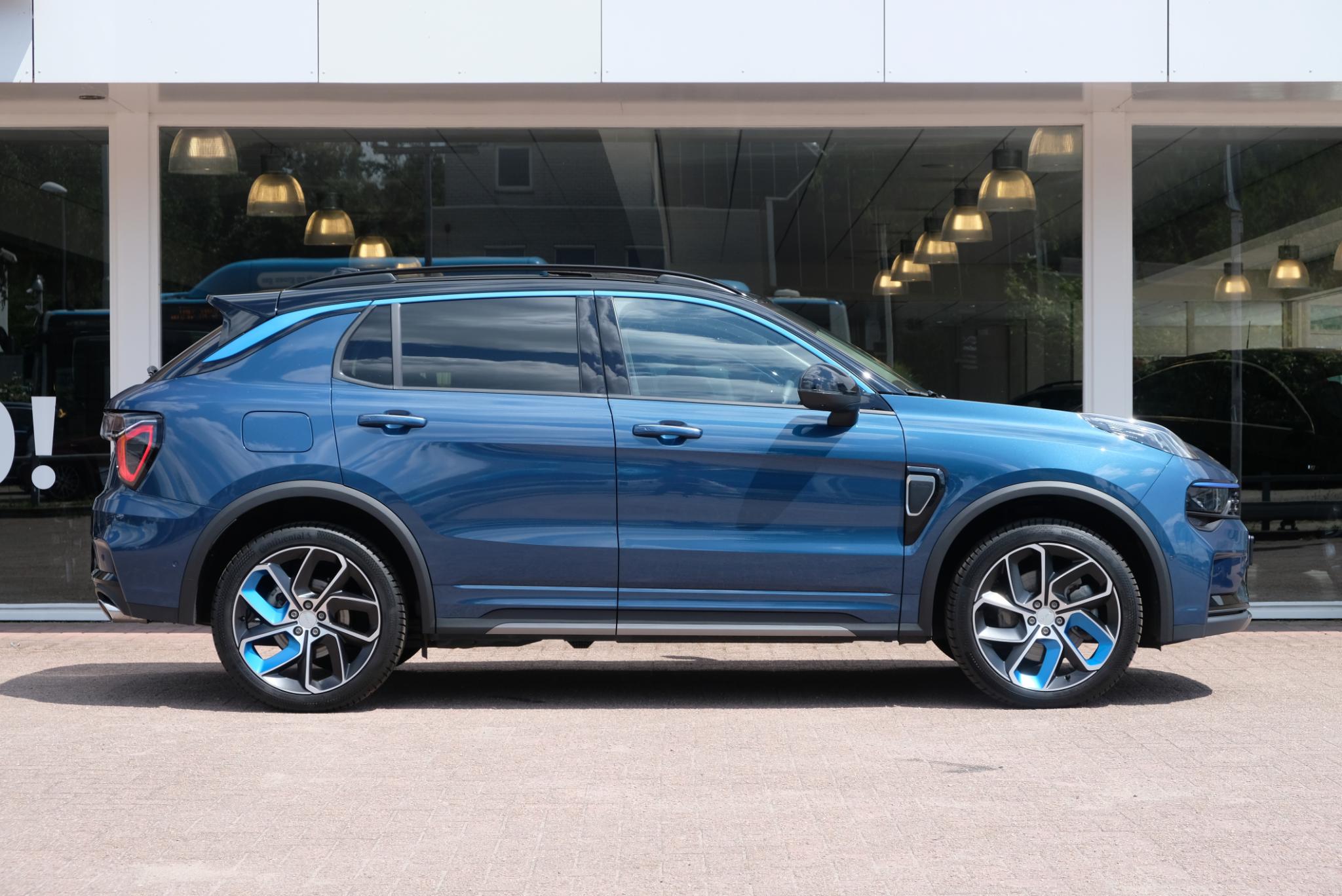 Lynk & Co 01 1.5 Plug-in Hybrid 261pk Aut. | 6,6 kWh OBC | Navi | Adaptive Cruise | 360° Camera | Panoramadak | Infinity Audio afbeelding 4