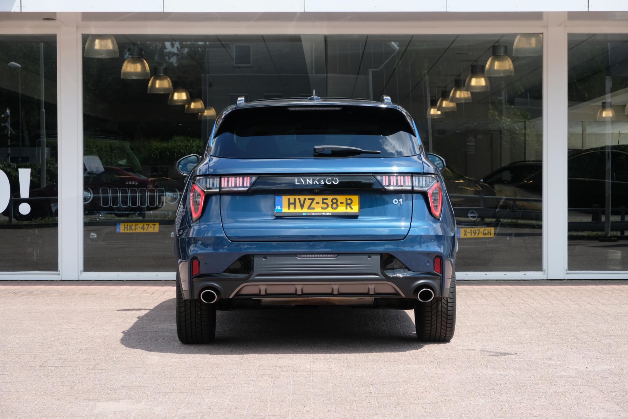 Lynk & Co 01 1.5 Plug-in Hybrid 261pk Aut. | 6,6 kWh OBC | Navi | Adaptive Cruise | 360° Camera | Panoramadak | Infinity Audio afbeelding 5