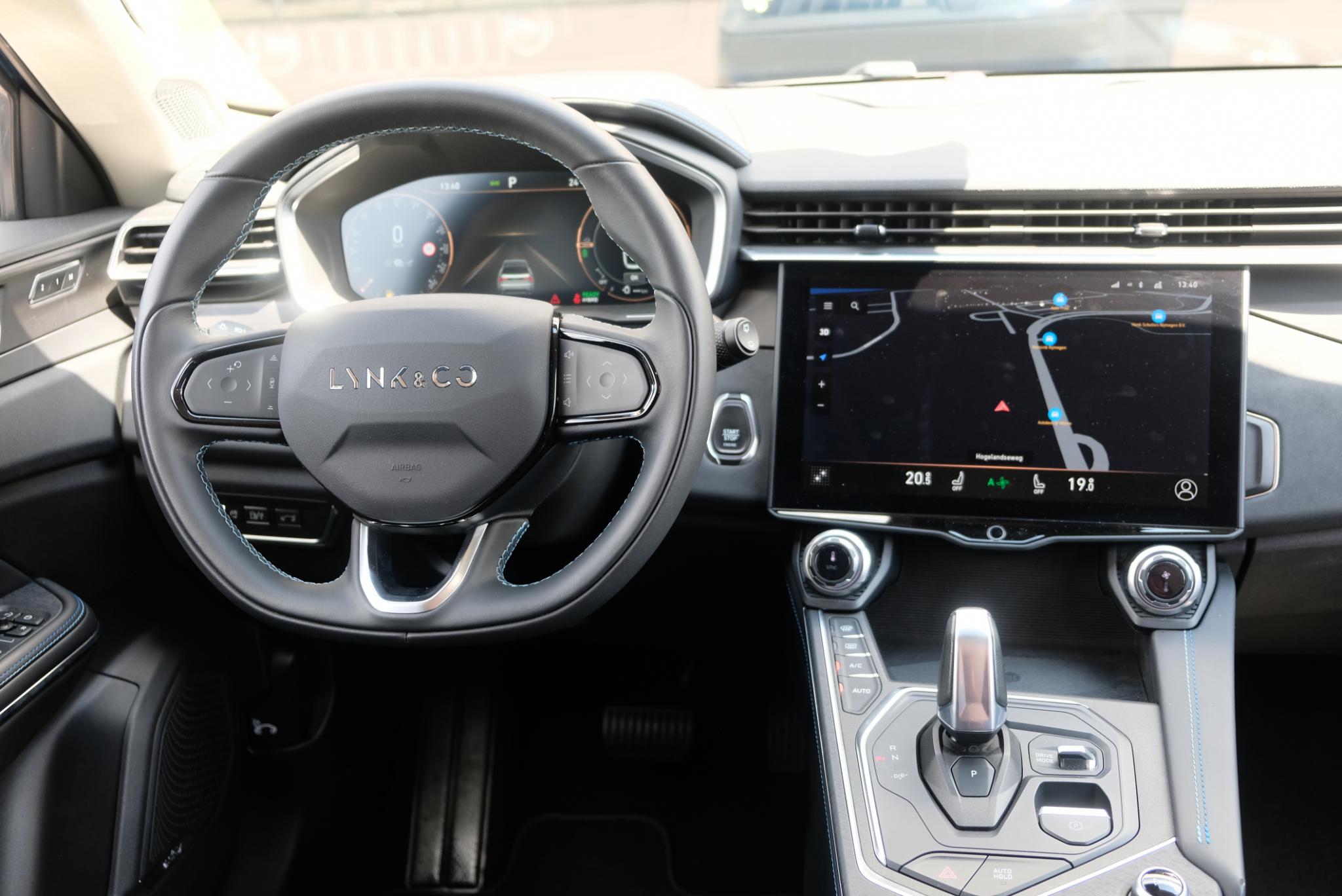 Lynk & Co 01 1.5 Plug-in Hybrid 261pk Aut. | 6,6 kWh OBC | Navi | Adaptive Cruise | 360° Camera | Panoramadak | Infinity Audio afbeelding 7