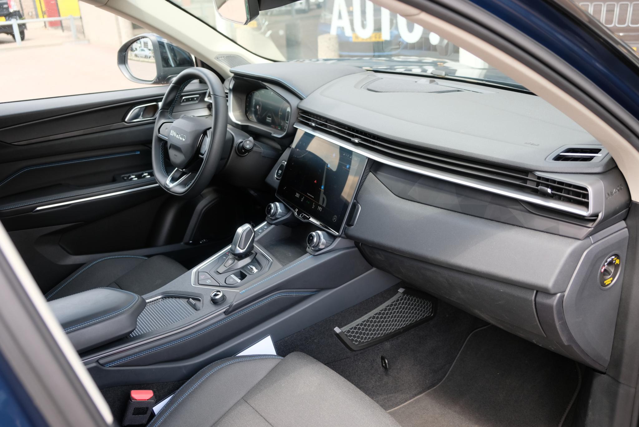 Lynk & Co 01 1.5 Plug-in Hybrid 261pk Aut. | 6,6 kWh OBC | Navi | Adaptive Cruise | 360° Camera | Panoramadak | Infinity Audio afbeelding 8