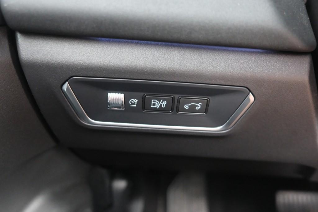 Lynk & Co 01 1.5 Plug-in Hybrid 261pk Aut. | 6,6 kWh OBC | Navi | Adaptive Cruise | 360° Camera | Panoramadak | Infinity Audio afbeelding 15