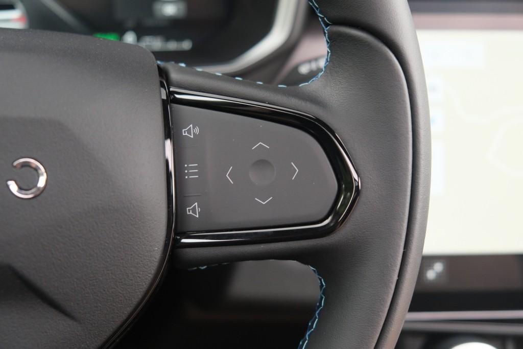 Lynk & Co 01 1.5 Plug-in Hybrid 261pk Aut. | 6,6 kWh OBC | Navi | Adaptive Cruise | 360° Camera | Panoramadak | Infinity Audio afbeelding 28