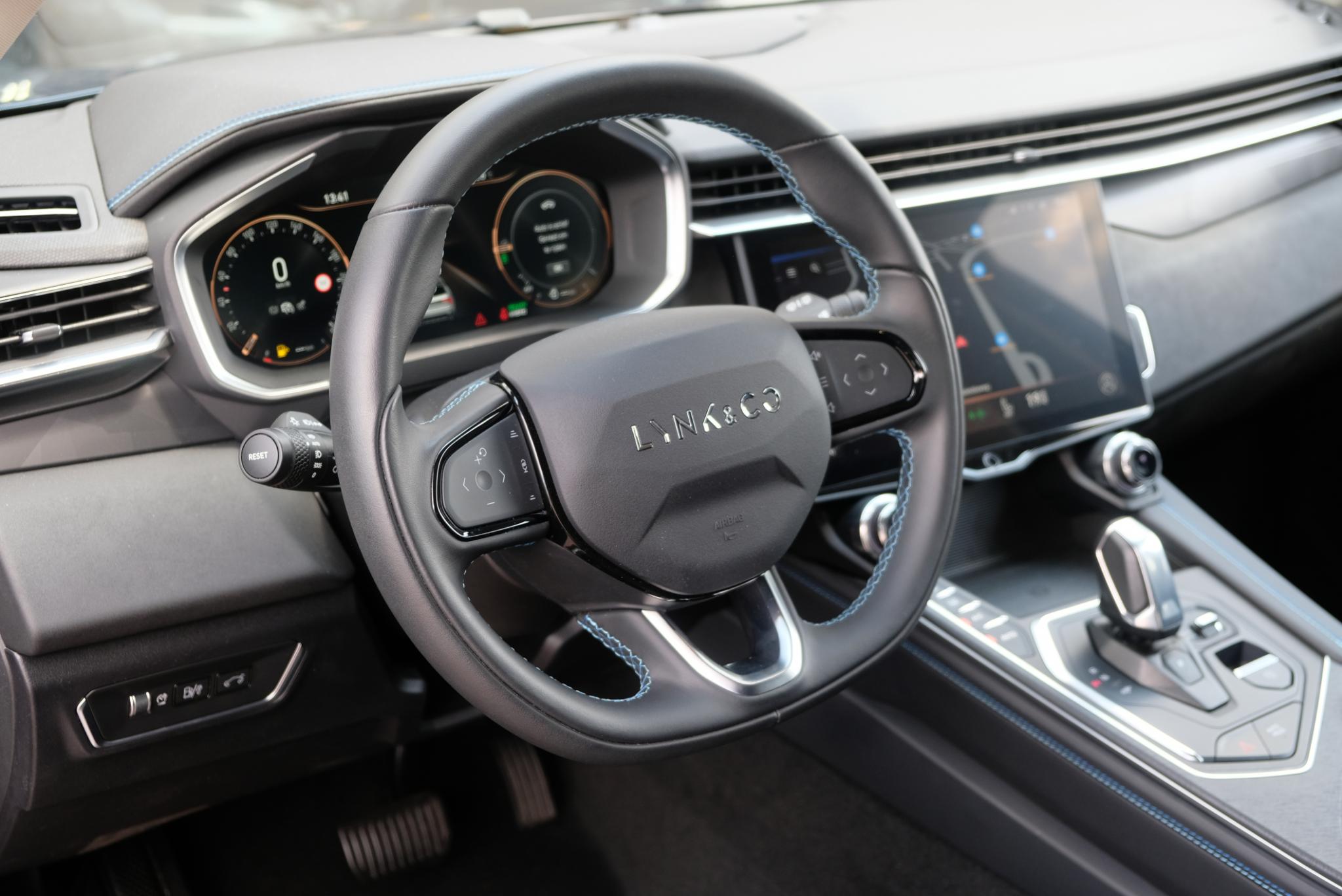 Lynk & Co 01 1.5 Plug-in Hybrid 261pk Aut. | 6,6 kWh OBC | Navi | Adaptive Cruise | 360° Camera | Panoramadak | Infinity Audio afbeelding 34
