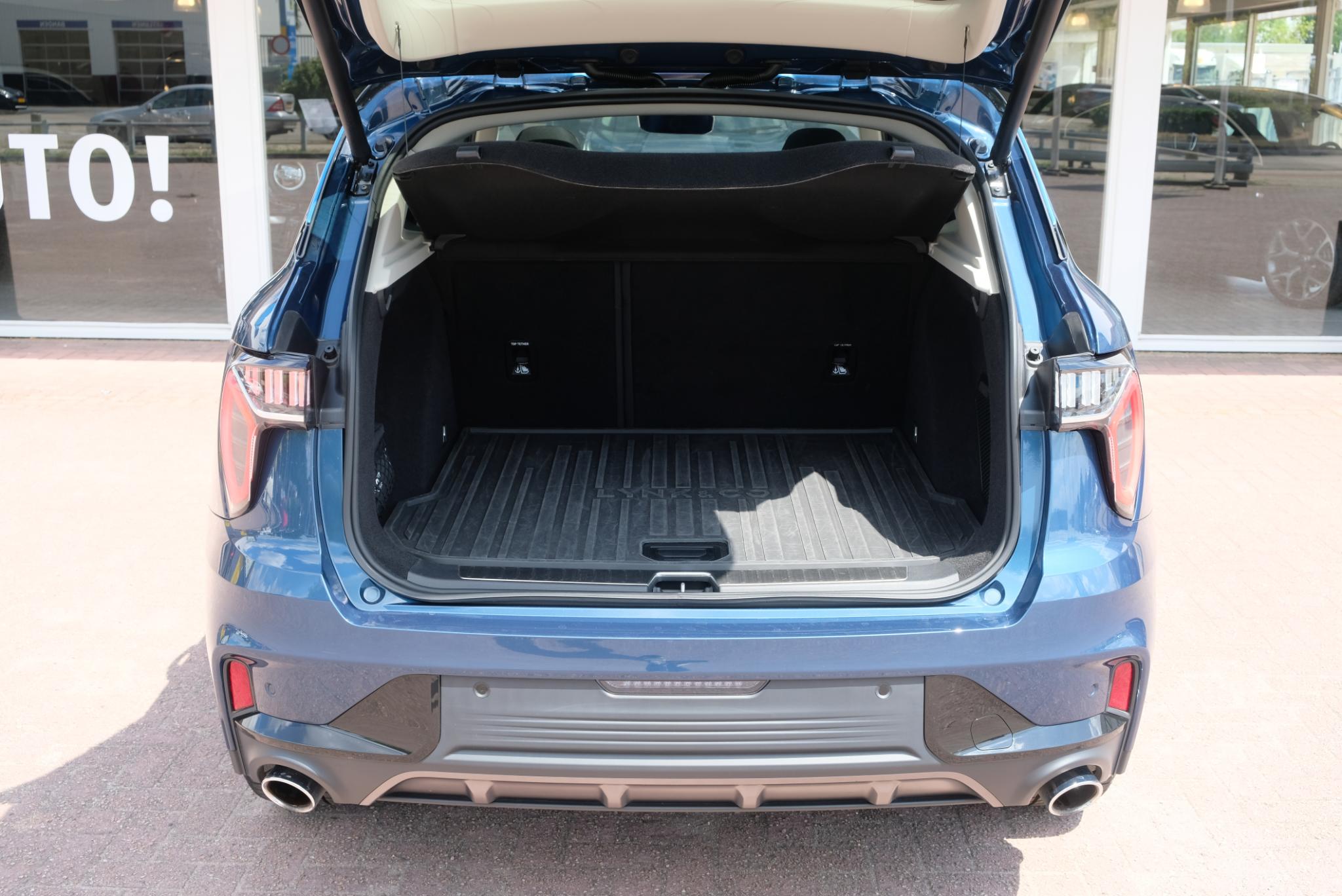 Lynk & Co 01 1.5 Plug-in Hybrid 261pk Aut. | 6,6 kWh OBC | Navi | Adaptive Cruise | 360° Camera | Panoramadak | Infinity Audio afbeelding 38