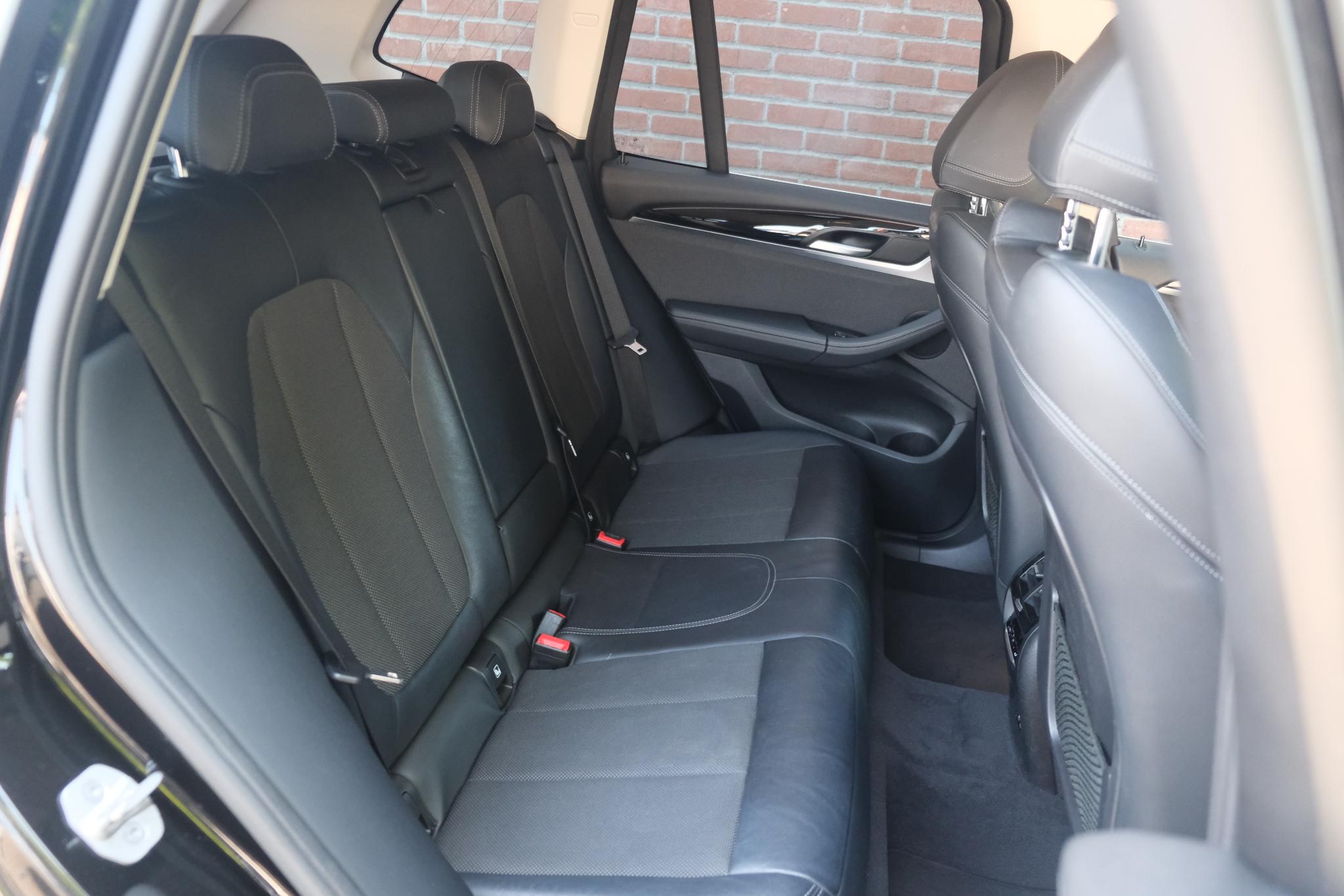 BMW X3 xDrive30i 225pk Aut. Executive | Navi | Climate | Adaptive Cruise | Elektrische Achterklep | Keyless | Stoelverwarming | Trekhaak afbeelding 3