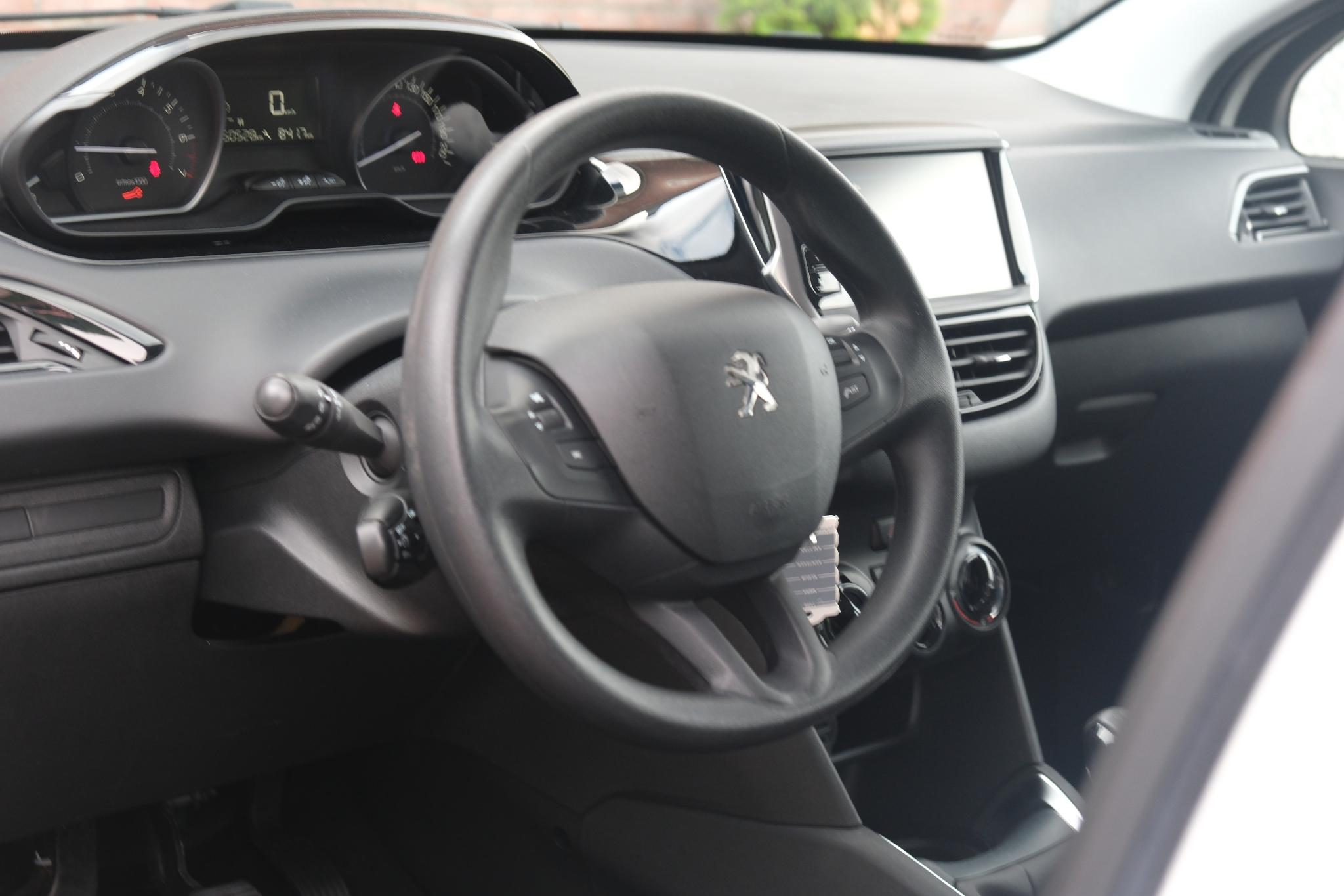 Peugeot 208 1.2 PureTech 82pk Blue Lion | Navi | App Connect | Airco | Cruise | PDC afbeelding 7