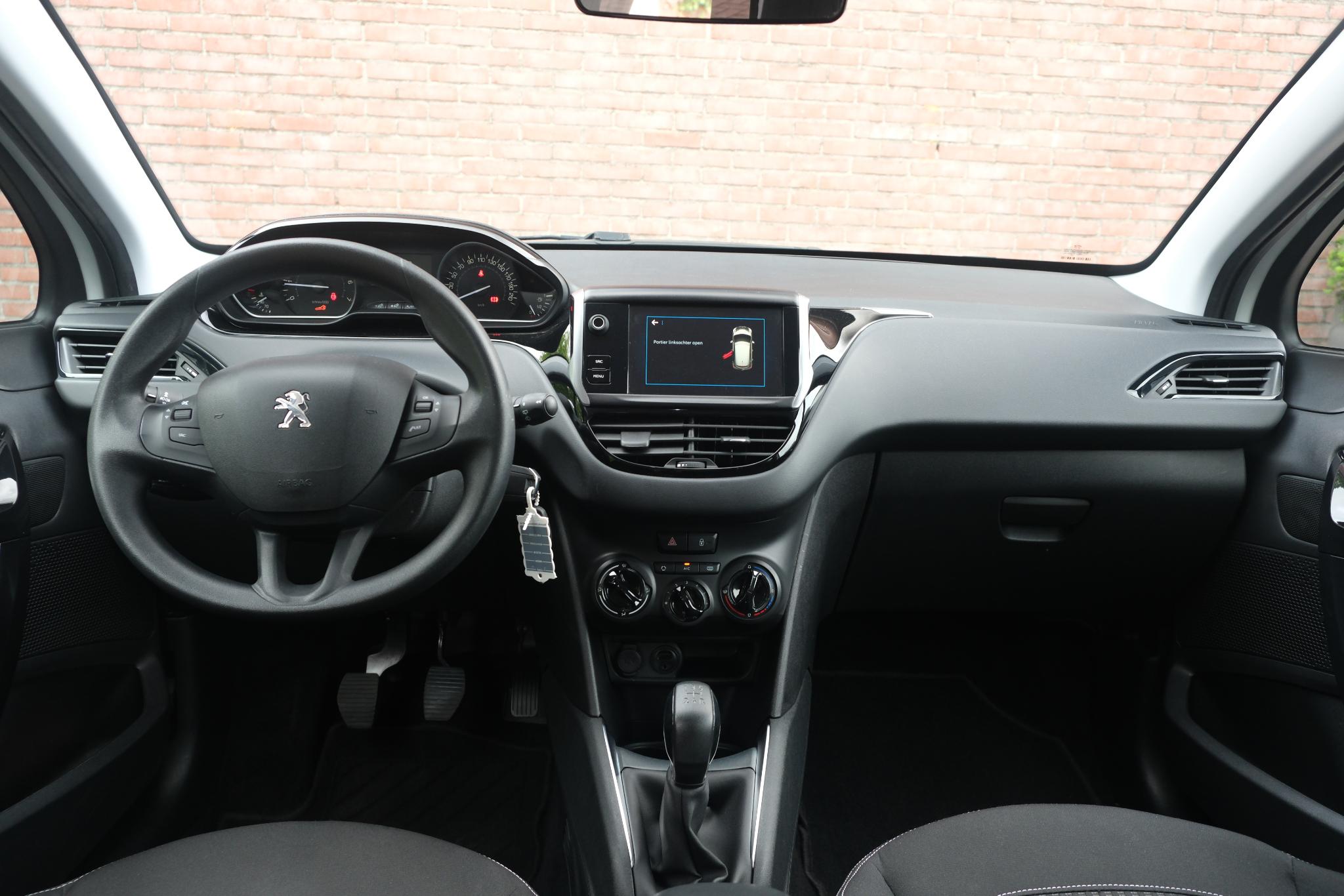 Peugeot 208 1.2 PureTech 82pk Blue Lion | Navi | App Connect | Airco | Cruise | PDC afbeelding 8