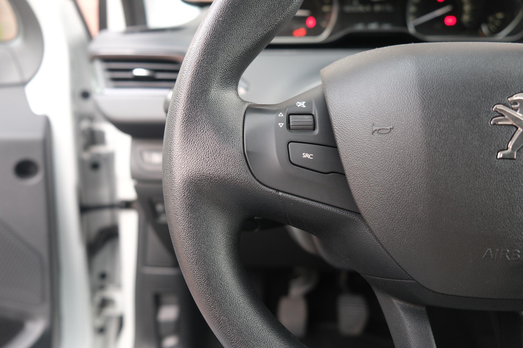 Peugeot 208 1.2 PureTech 82pk Blue Lion | Navi | App Connect | Airco | Cruise | PDC afbeelding 11