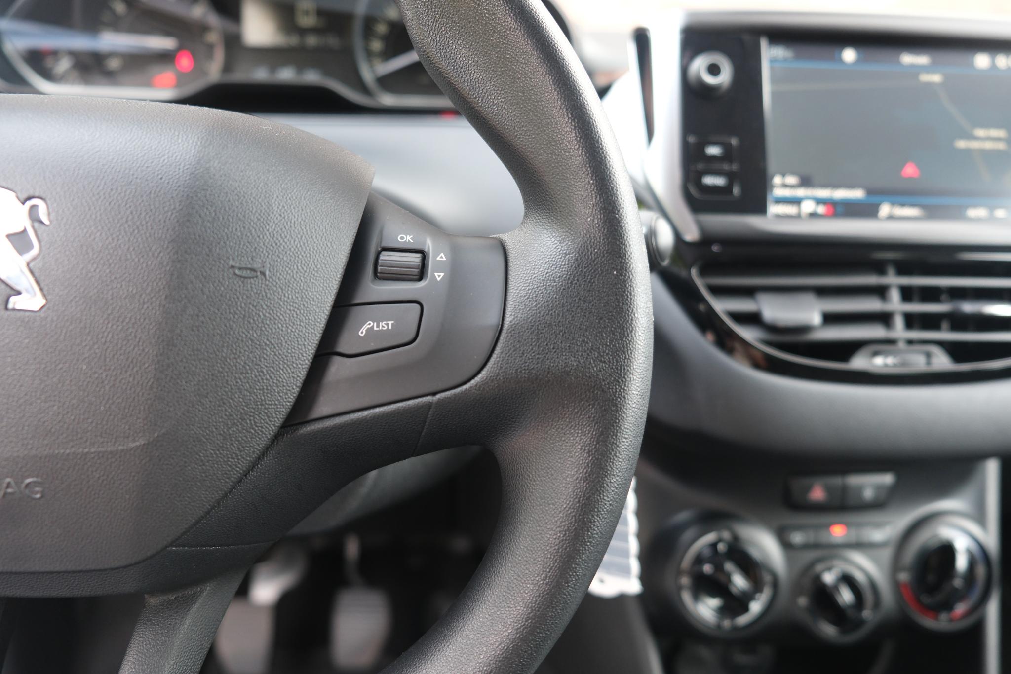 Peugeot 208 1.2 PureTech 82pk Blue Lion | Navi | App Connect | Airco | Cruise | PDC afbeelding 12