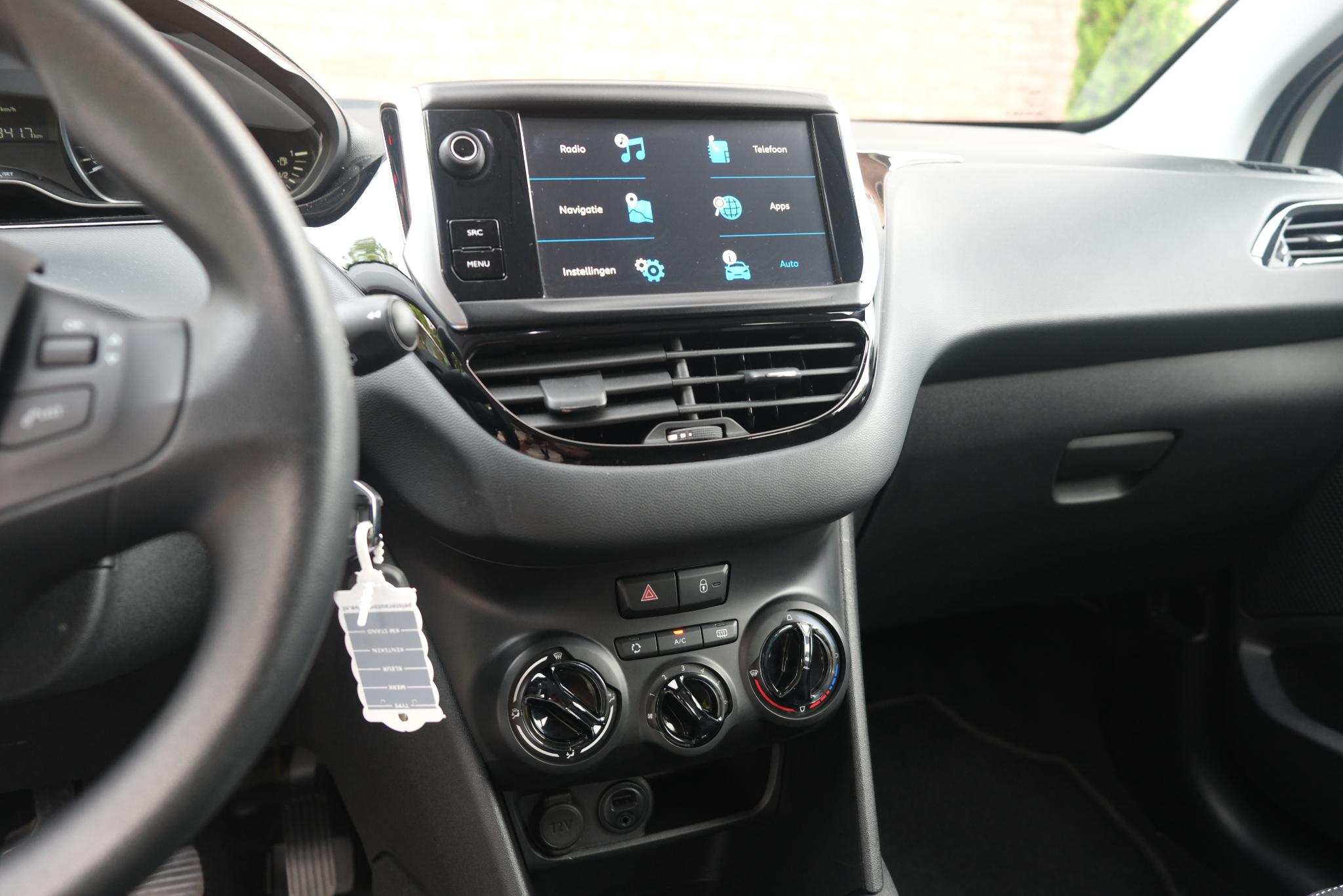 Peugeot 208 1.2 PureTech 82pk Blue Lion | Navi | App Connect | Airco | Cruise | PDC afbeelding 13