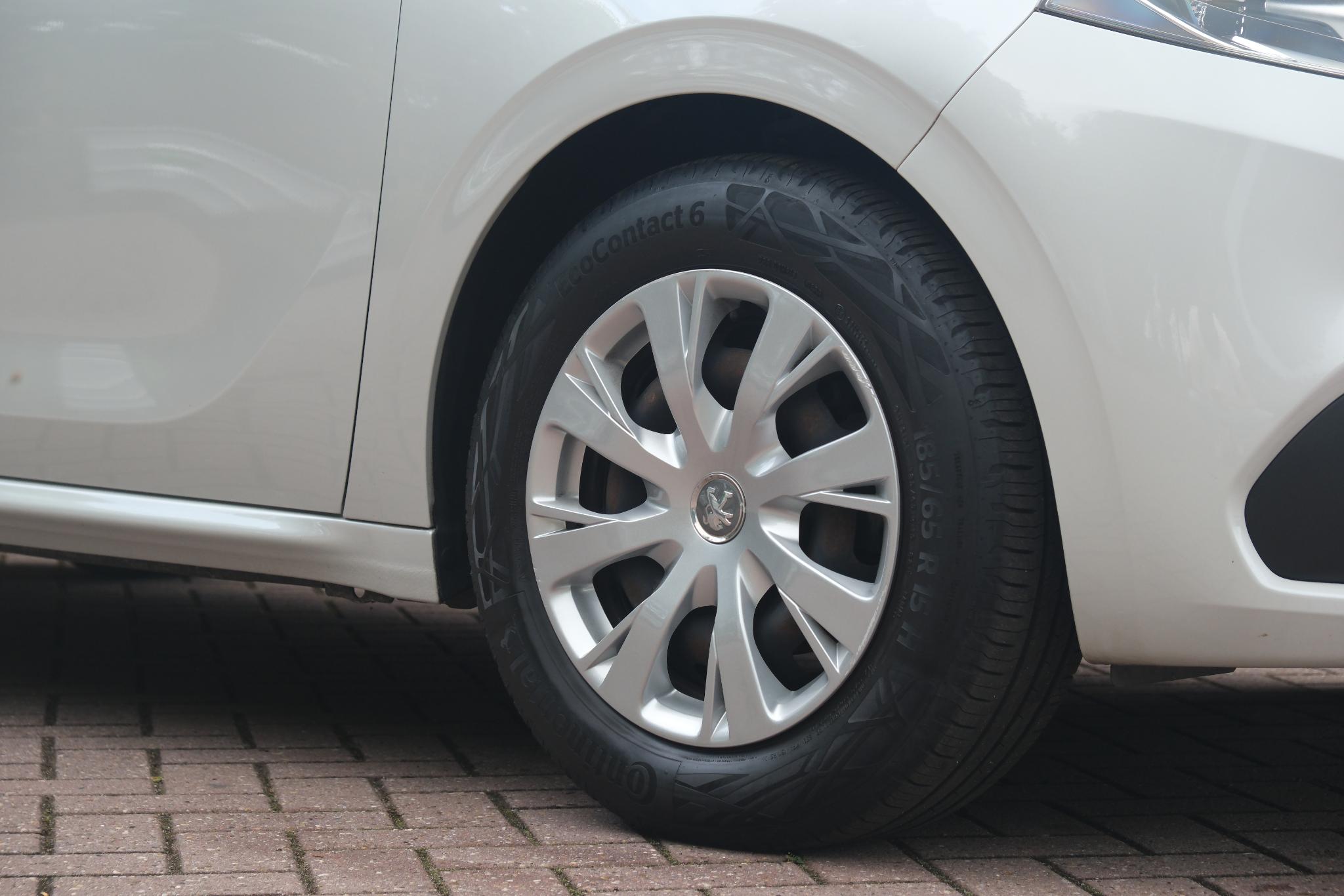 Peugeot 208 1.2 PureTech 82pk Blue Lion | Navi | App Connect | Airco | Cruise | PDC afbeelding 27