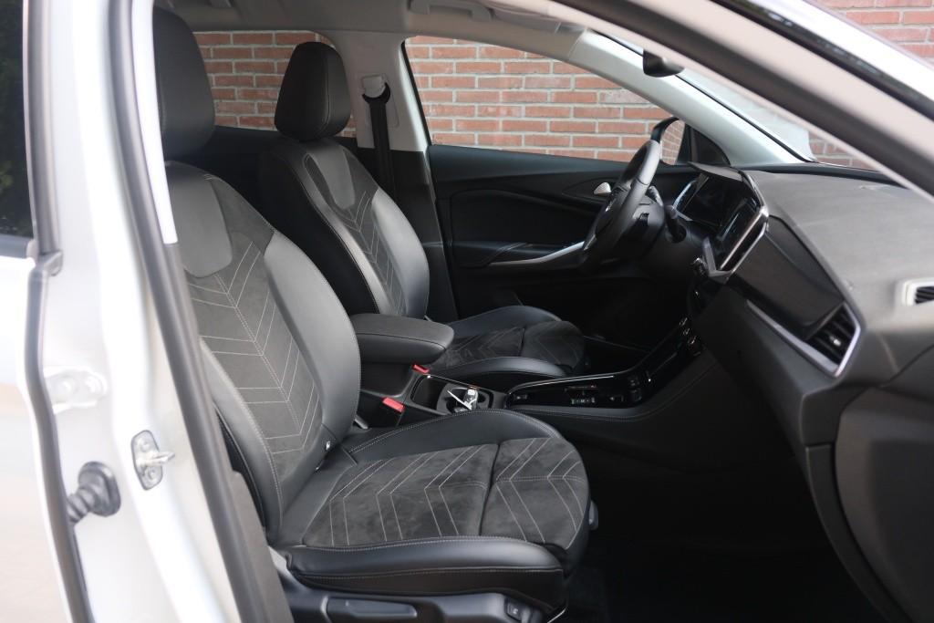 Opel Grandland 1.2 Turbo 130pk EAT8 Ultimate | Navi | Climate | Adaptive Cruise | Matrix LED | Elektrische Achterklep | Camera | PDC afbeelding 5
