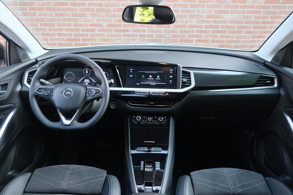 Opel Grandland 1.2 Turbo 130pk EAT8 Ultimate | Navi | Climate | Adaptive Cruise | Matrix LED | Elektrische Achterklep | Camera | PDC afbeelding 7