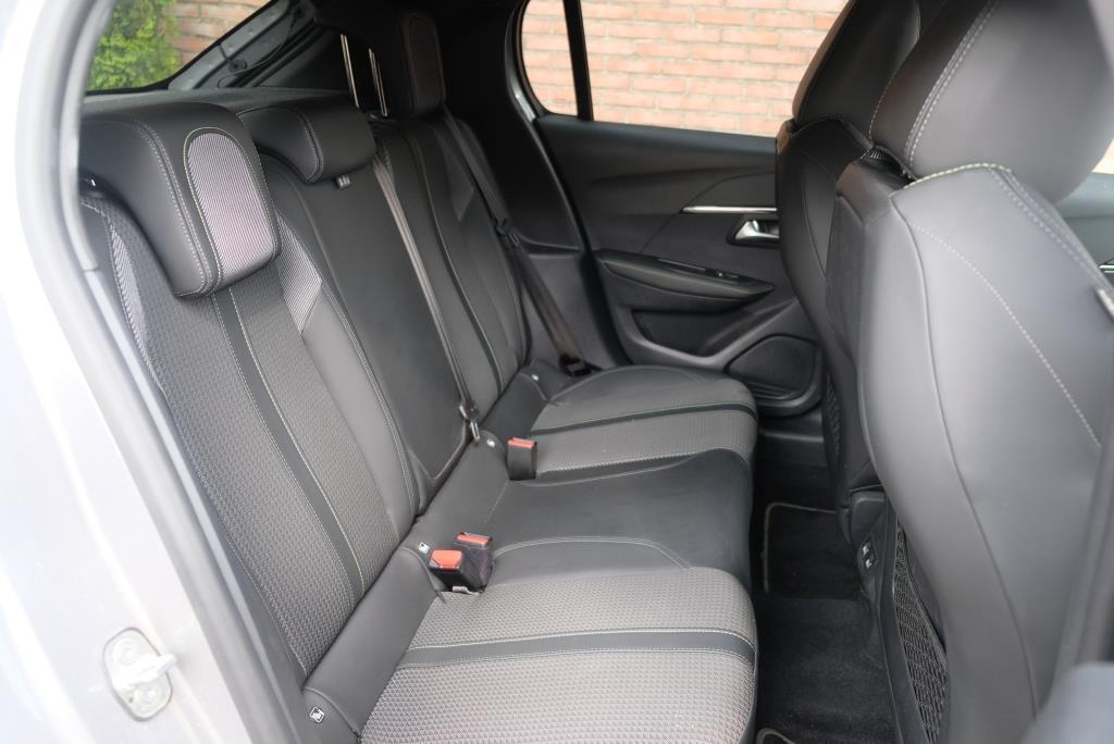Peugeot 208 1.2 PureTech 100pk GT | Navi | Climate | Adaptive Cruise | Camera | Keyless | PDC afbeelding 3