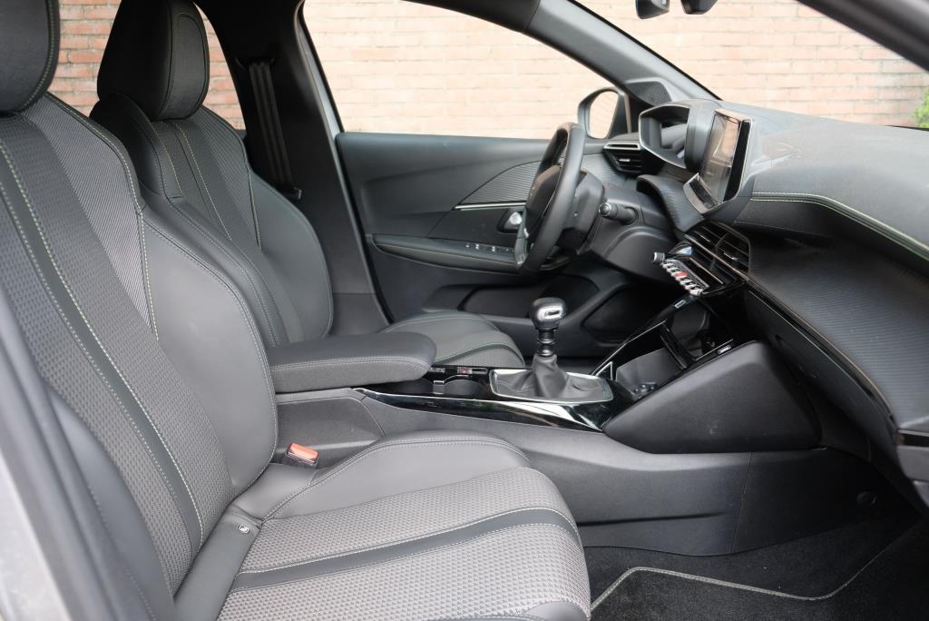 Peugeot 208 1.2 PureTech 100pk GT | Navi | Climate | Adaptive Cruise | Camera | Keyless | PDC afbeelding 4