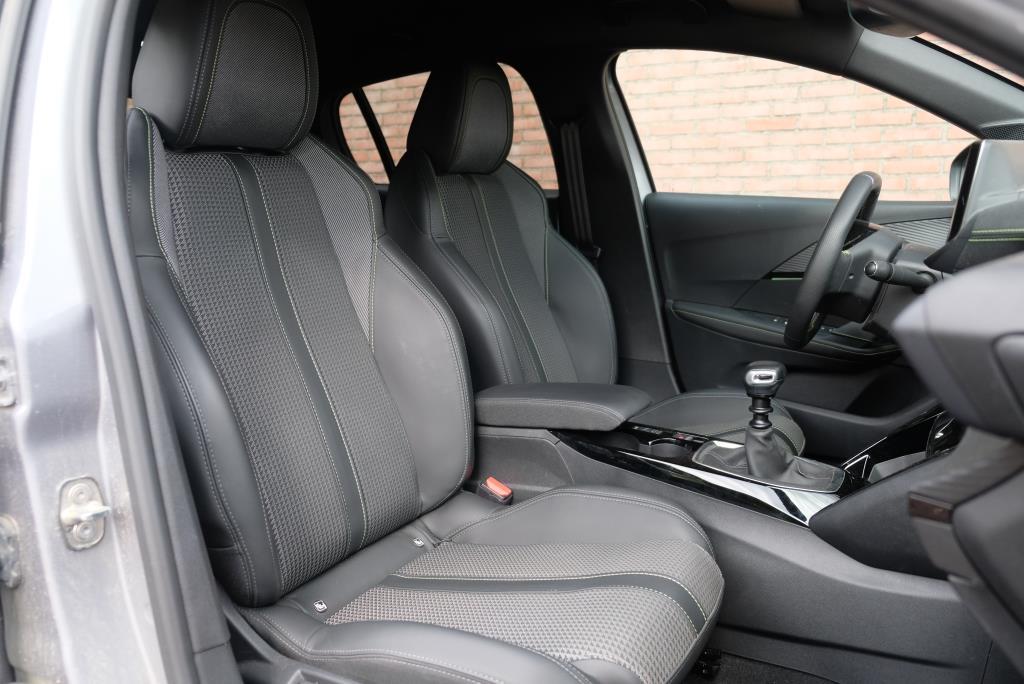 Peugeot 208 1.2 PureTech 100pk GT | Navi | Climate | Adaptive Cruise | Camera | Keyless | PDC afbeelding 5