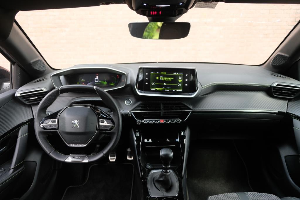 Peugeot 208 1.2 PureTech 100pk GT | Navi | Climate | Adaptive Cruise | Camera | Keyless | PDC afbeelding 6