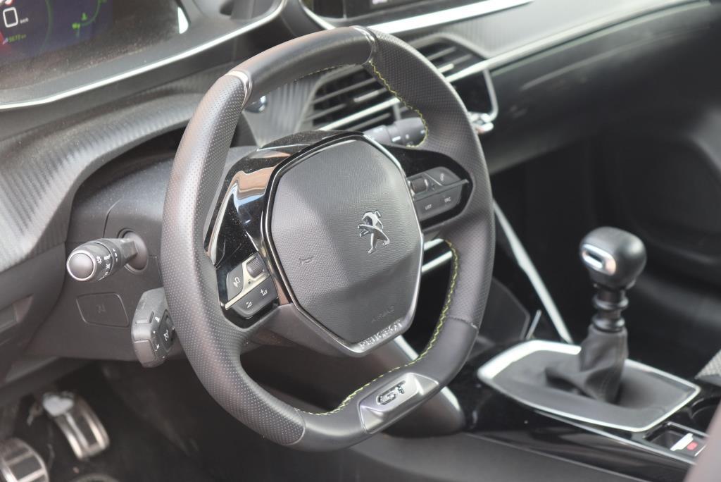 Peugeot 208 1.2 PureTech 100pk GT | Navi | Climate | Adaptive Cruise | Camera | Keyless | PDC afbeelding 7