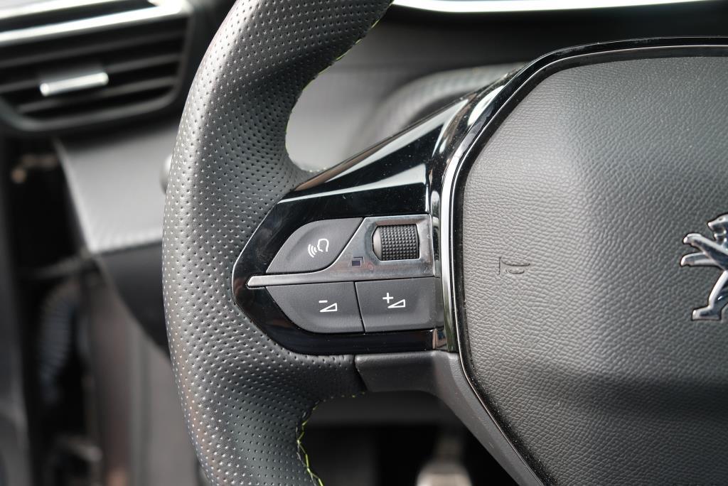 Peugeot 208 1.2 PureTech 100pk GT | Navi | Climate | Adaptive Cruise | Camera | Keyless | PDC afbeelding 8