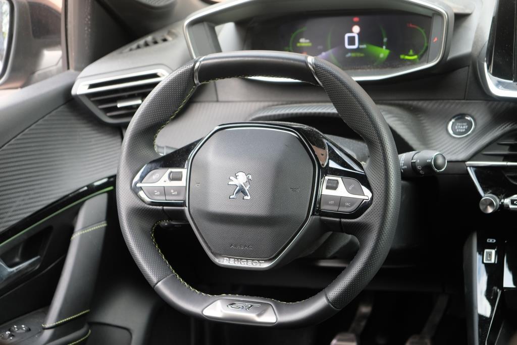 Peugeot 208 1.2 PureTech 100pk GT | Navi | Climate | Adaptive Cruise | Camera | Keyless | PDC afbeelding 10