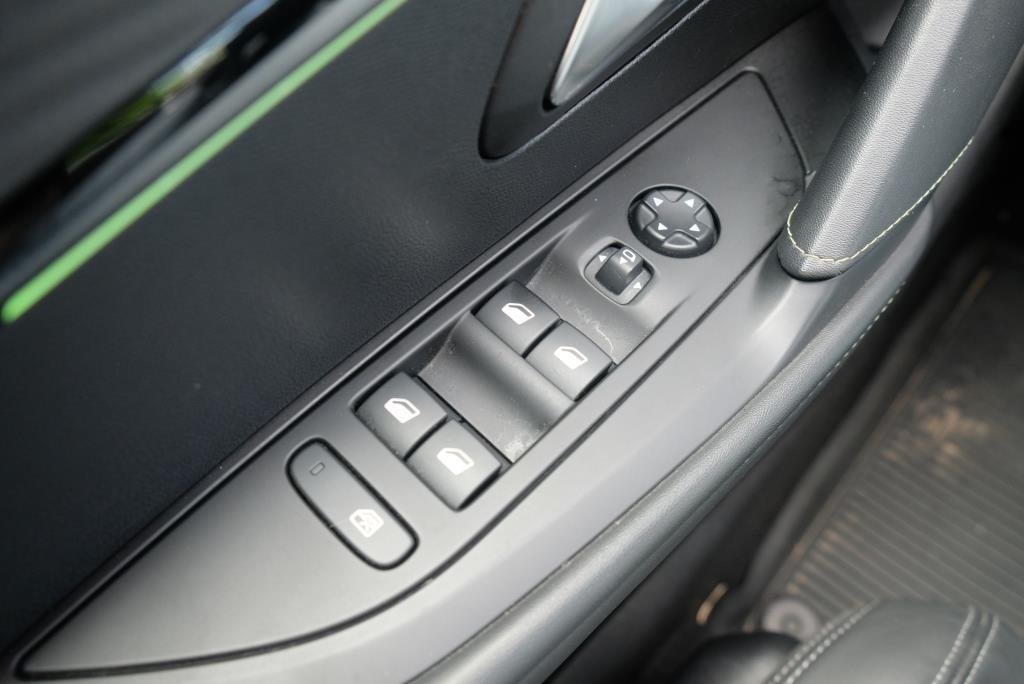 Peugeot 208 1.2 PureTech 100pk GT | Navi | Climate | Adaptive Cruise | Camera | Keyless | PDC afbeelding 21