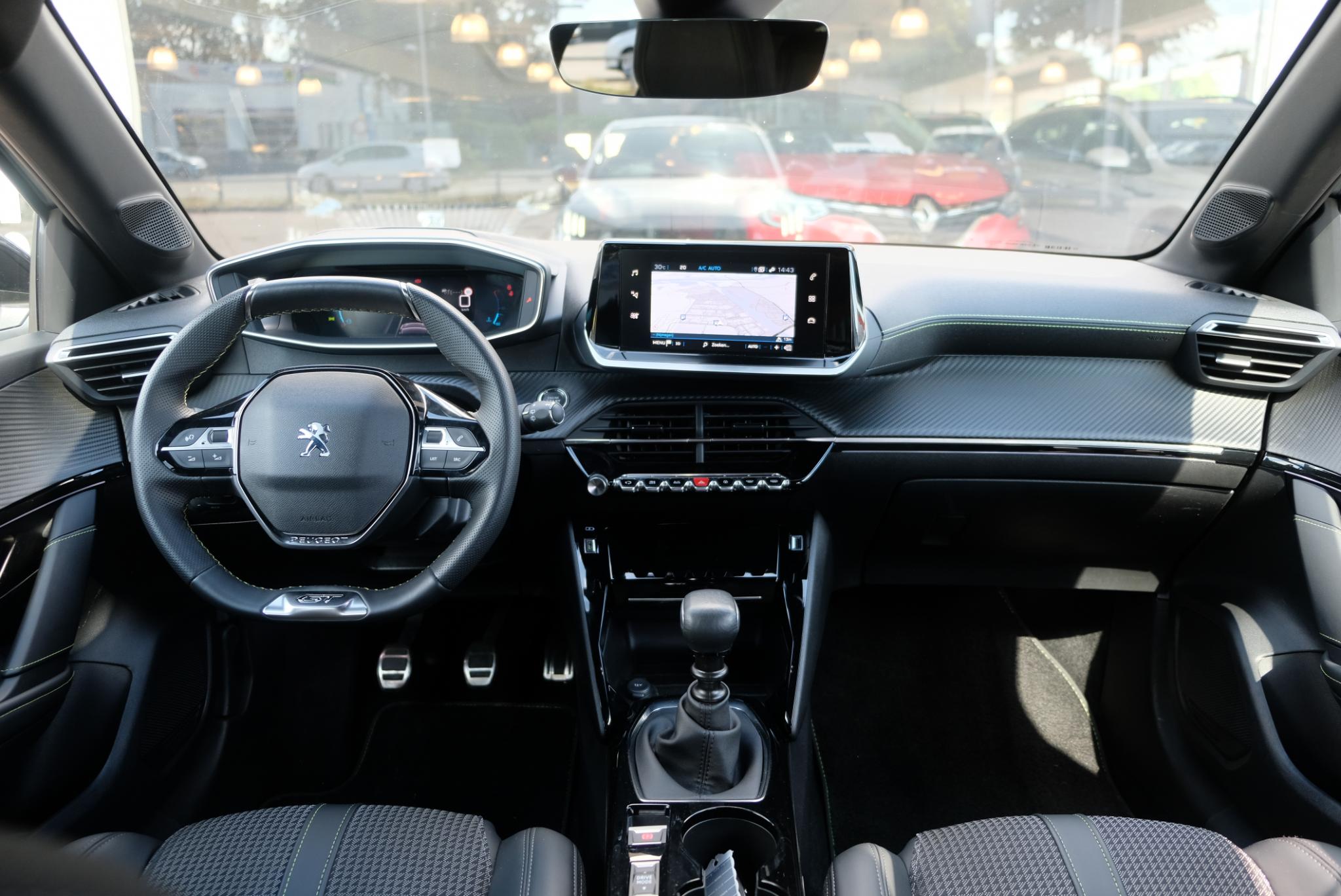 Peugeot 208 1.2 PureTech 100pk GT | Navi | Climate | Adaptive Cruise | Camera | Keyless | PDC afbeelding 2
