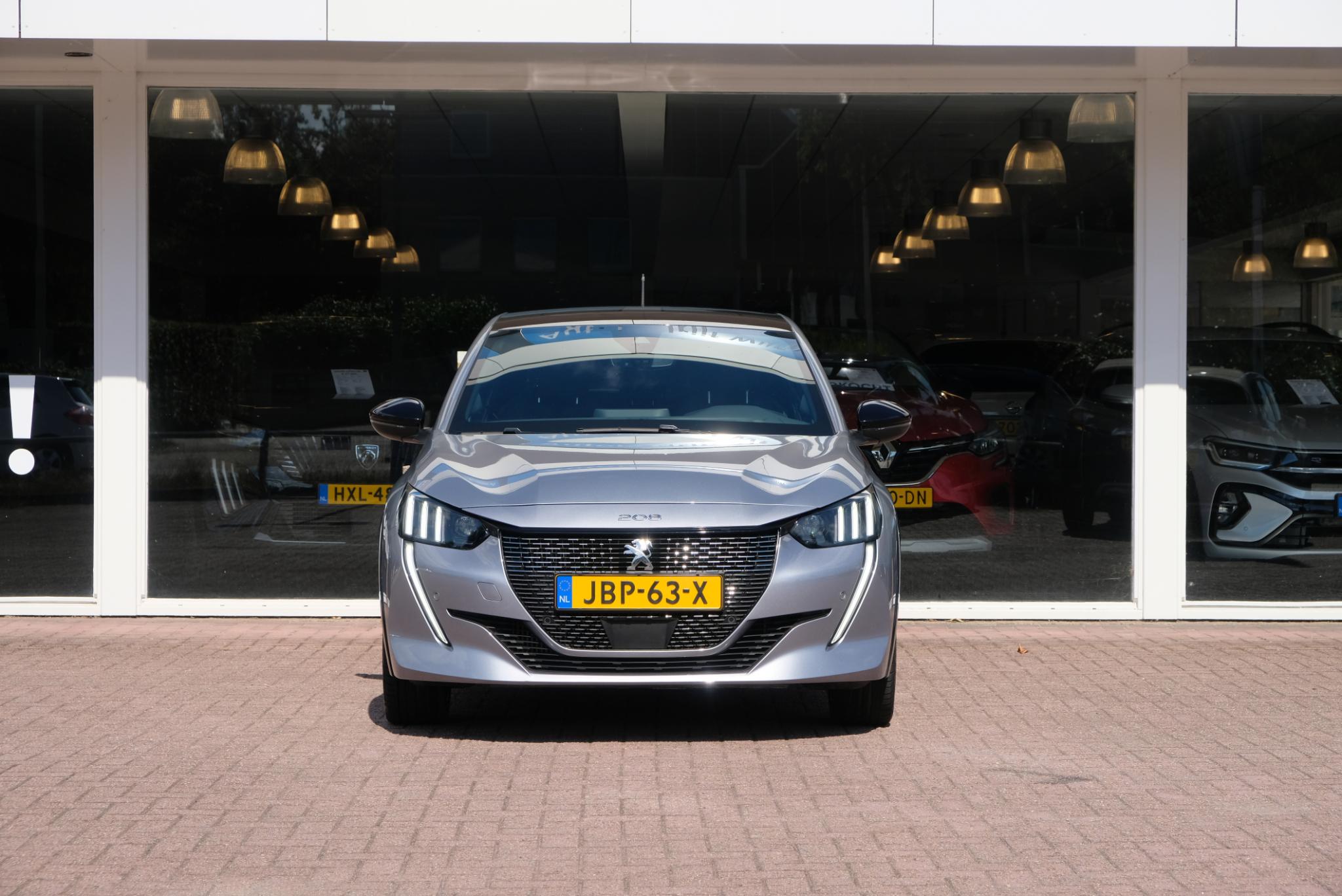 Peugeot 208 1.2 PureTech 100pk GT | Navi | Climate | Adaptive Cruise | Camera | Keyless | PDC afbeelding 4