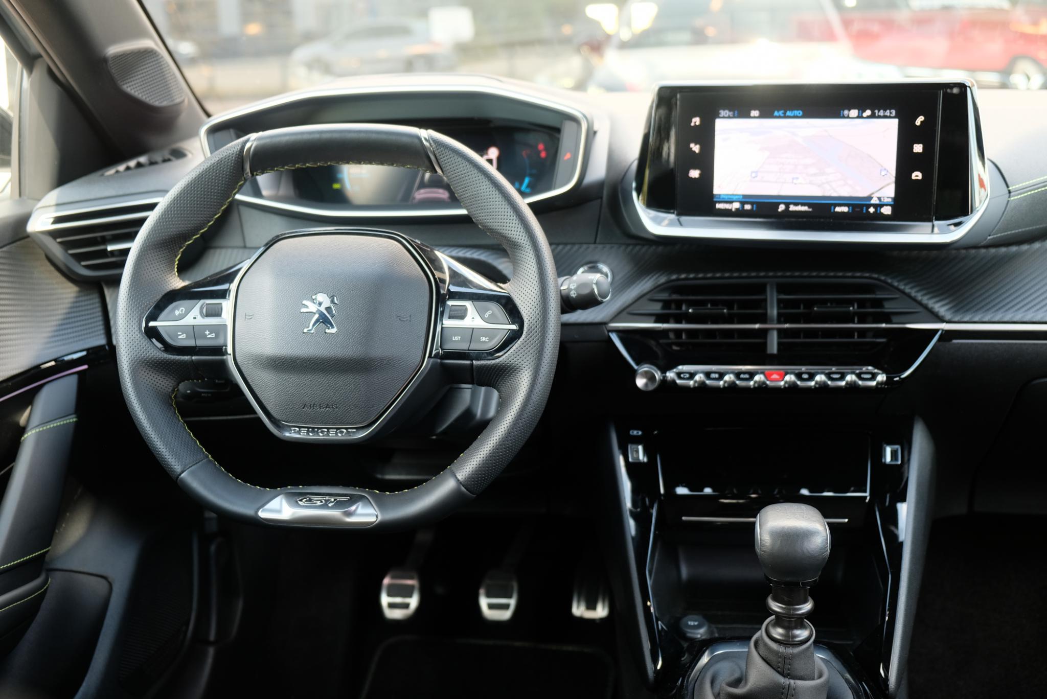 Peugeot 208 1.2 PureTech 100pk GT | Navi | Climate | Adaptive Cruise | Camera | Keyless | PDC afbeelding 6