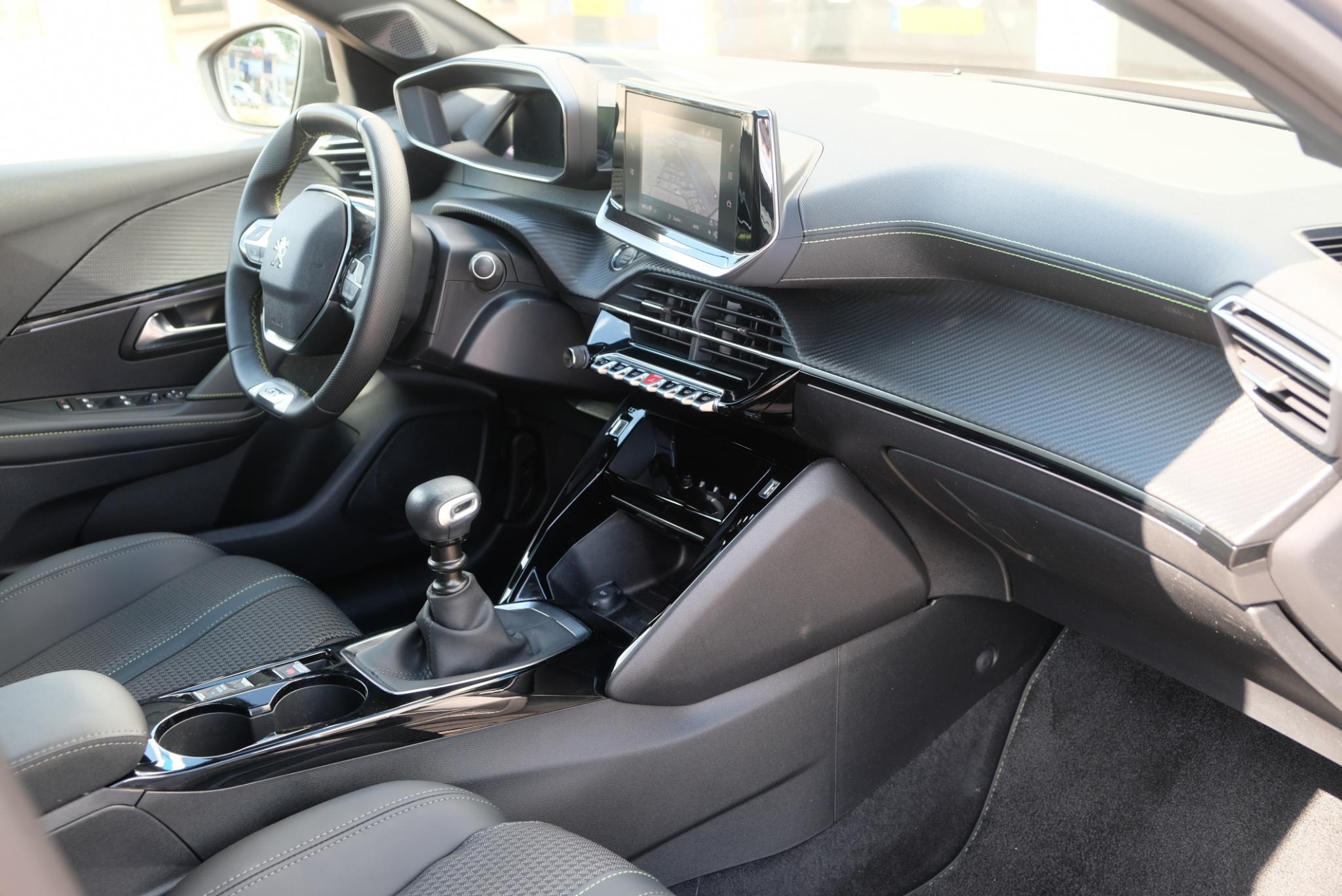 Peugeot 208 1.2 PureTech 100pk GT | Navi | Climate | Adaptive Cruise | Camera | Keyless | PDC afbeelding 8