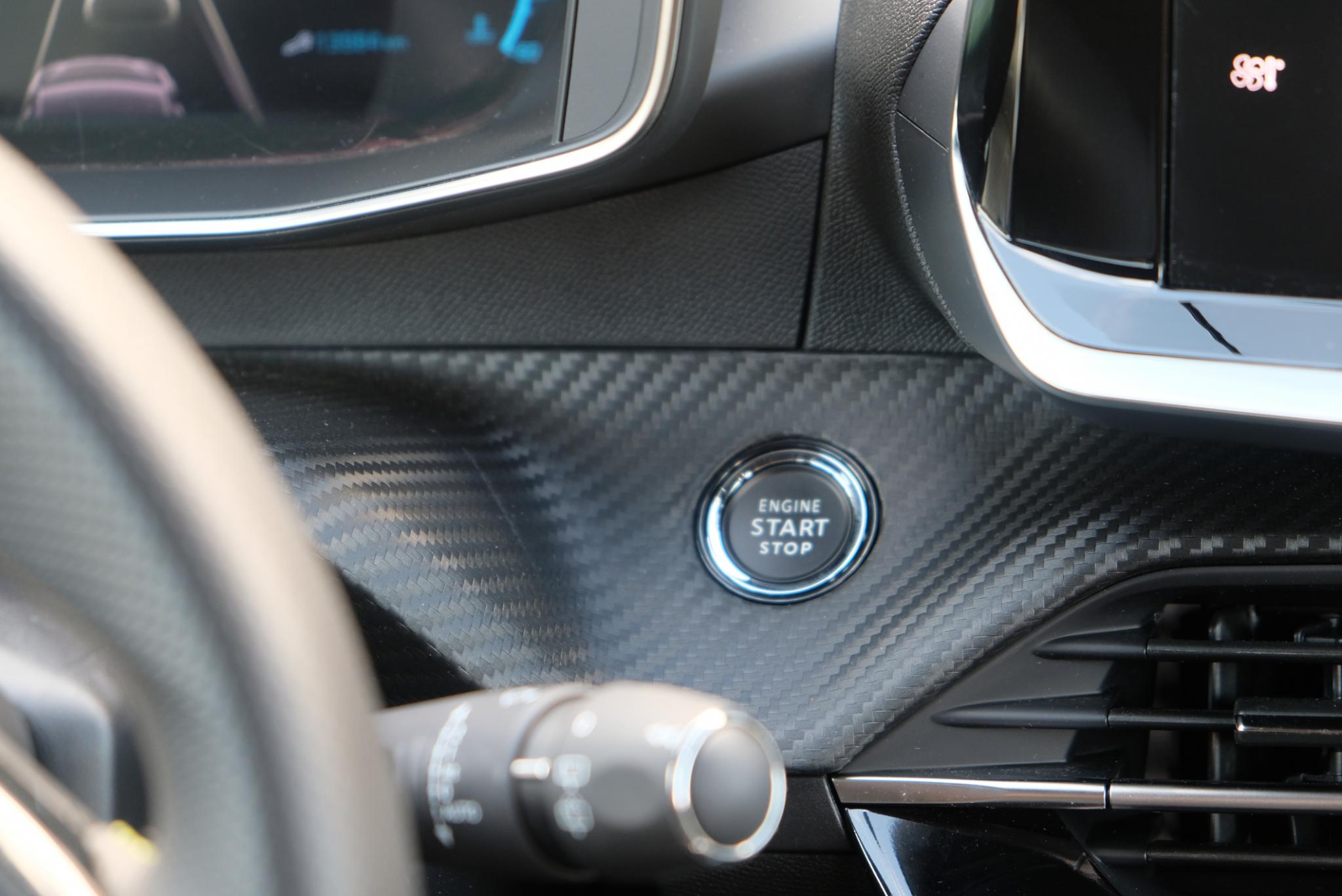 Peugeot 208 1.2 PureTech 100pk GT | Navi | Climate | Adaptive Cruise | Camera | Keyless | PDC afbeelding 13